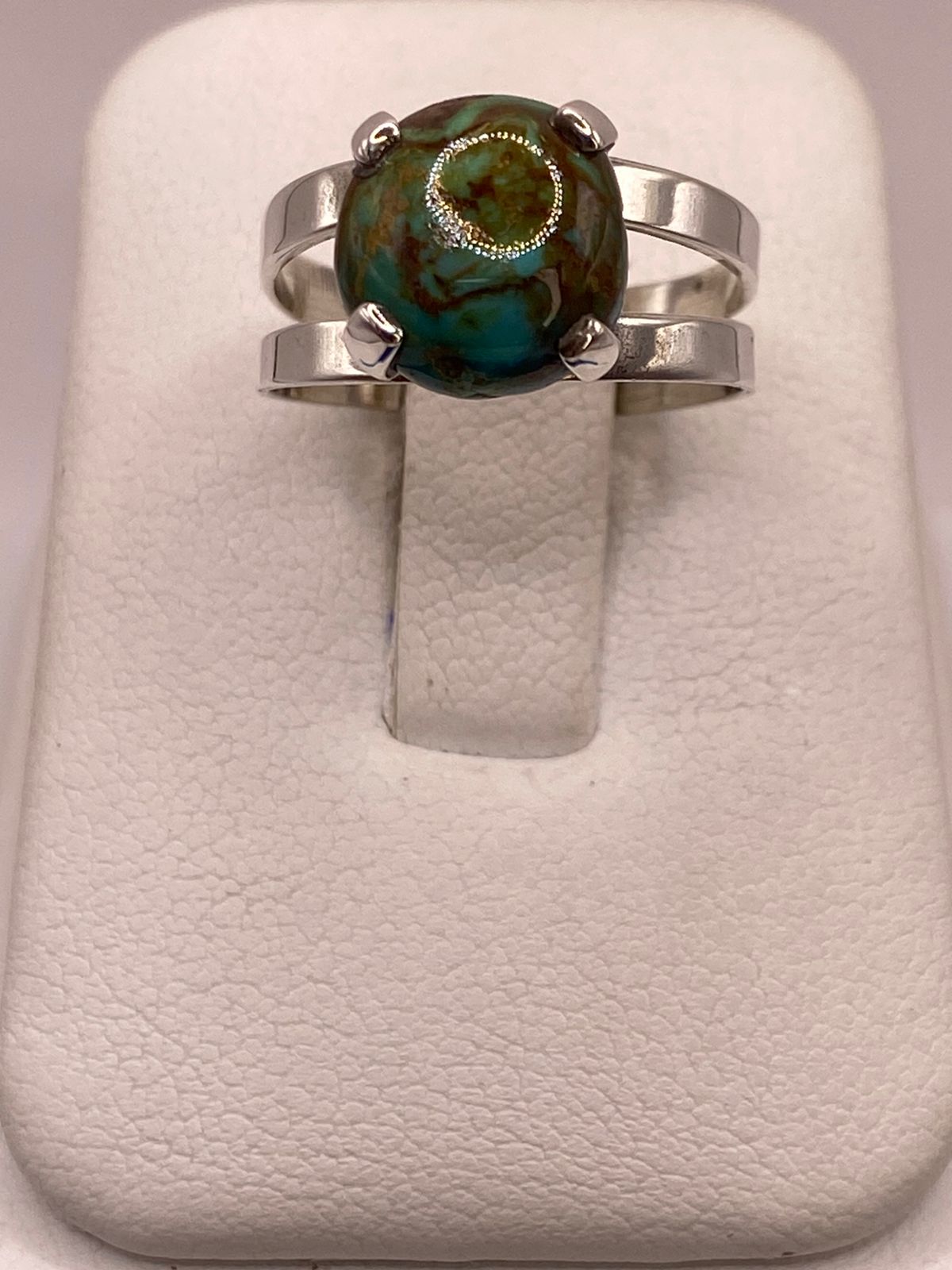 Anillo Artesanal de Plata Ley 925 con Turquesa Natural