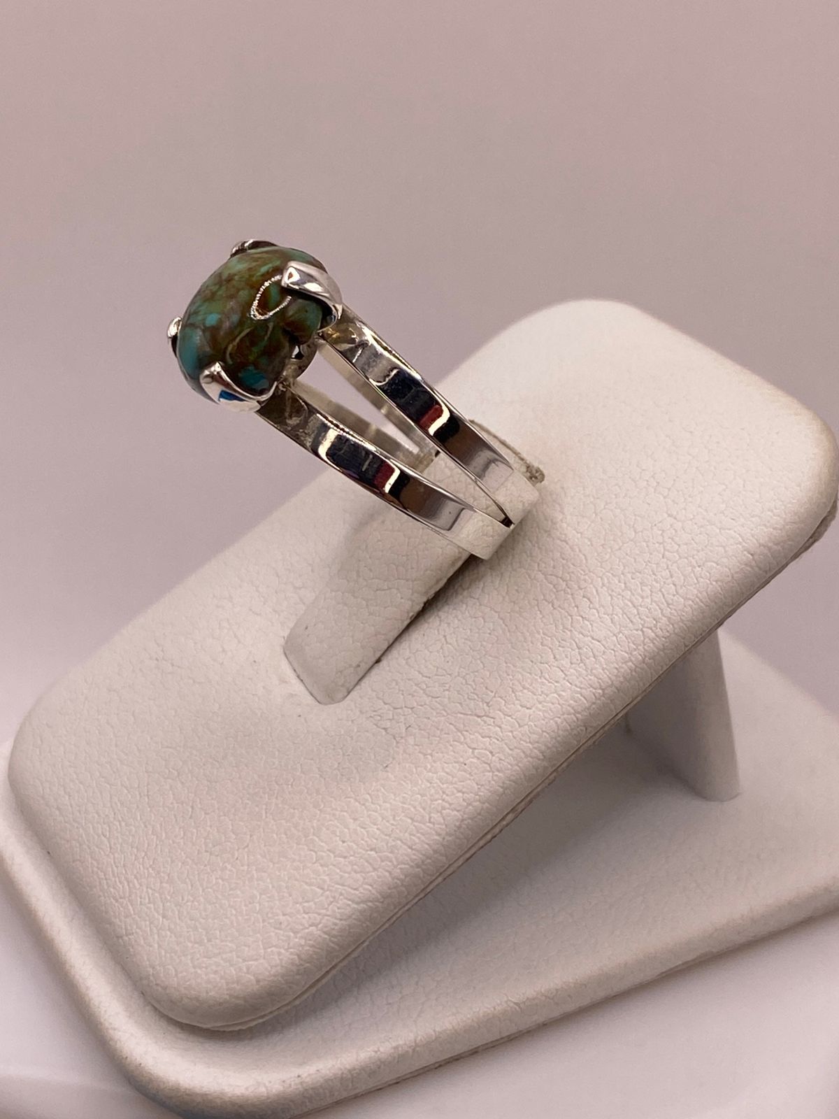 Anillo Artesanal de Plata Ley 925 con Turquesa Natural