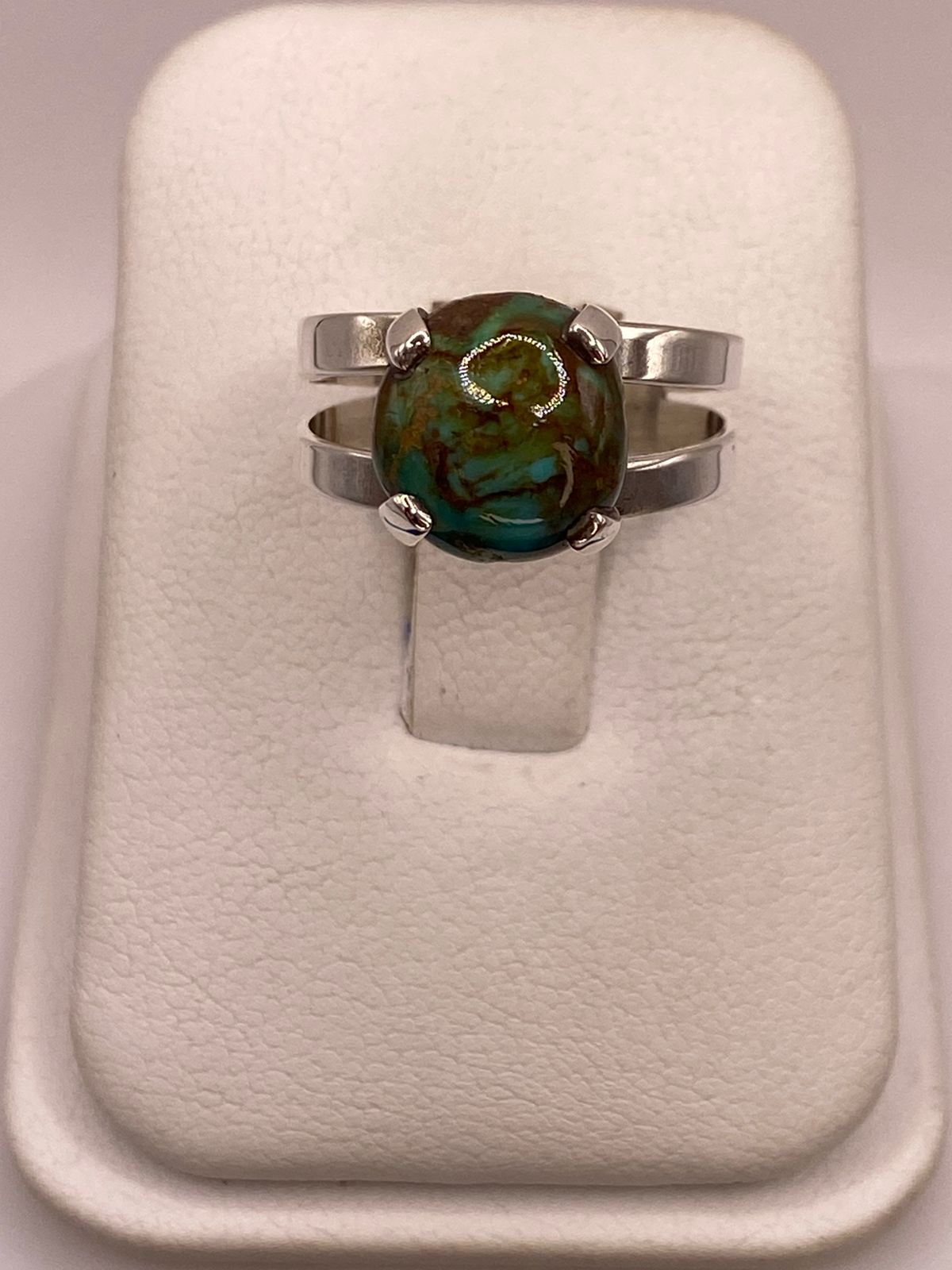 Anillo Artesanal de Plata Ley 925 con Turquesa Natural