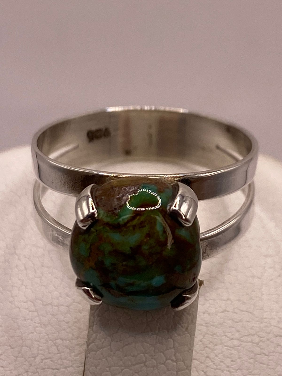 Anillo Artesanal de Plata Ley 925 con Turquesa Natural
