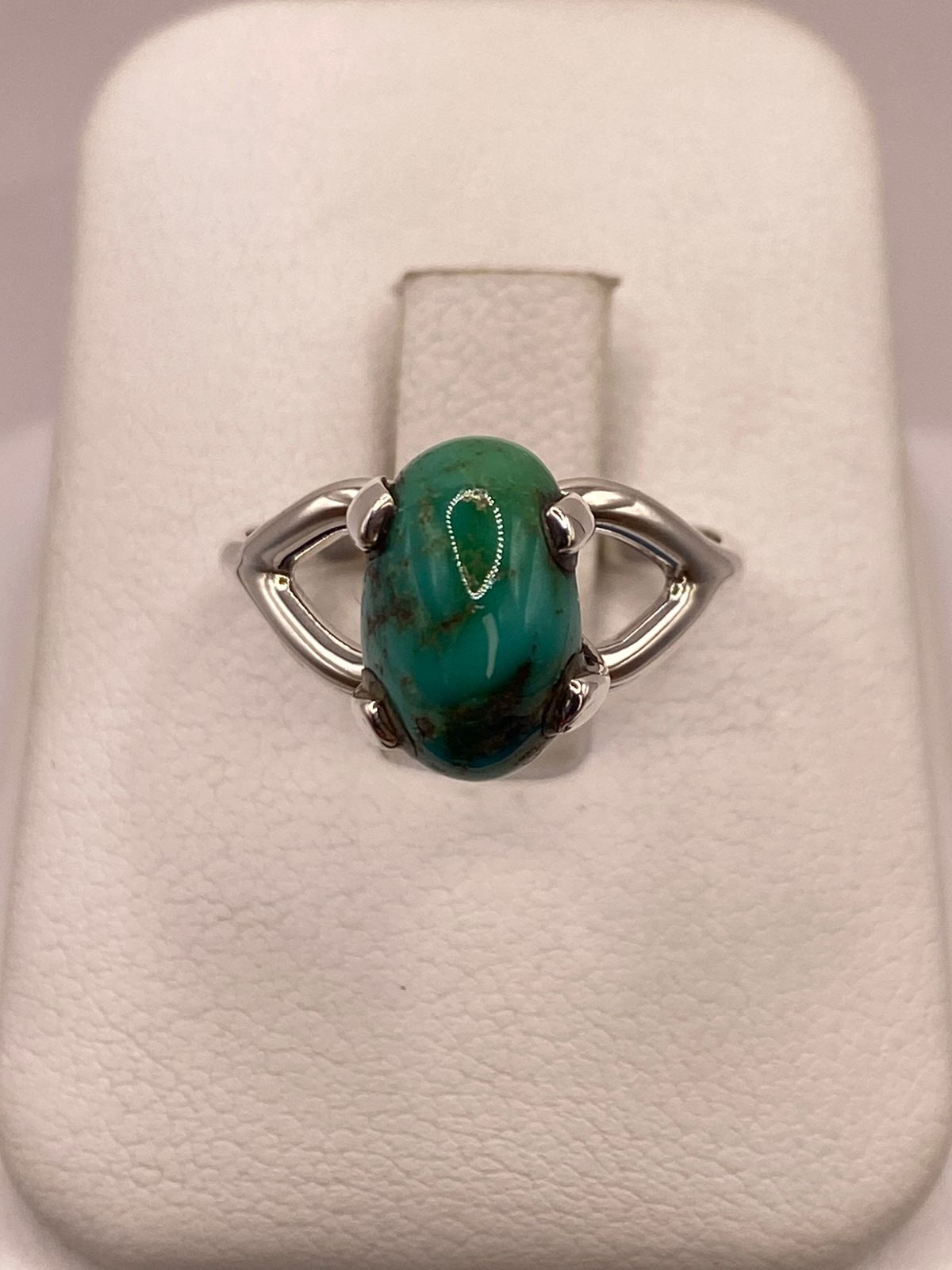 Anillo Artesanal de Plata Ley 925 con Turquesa Natural