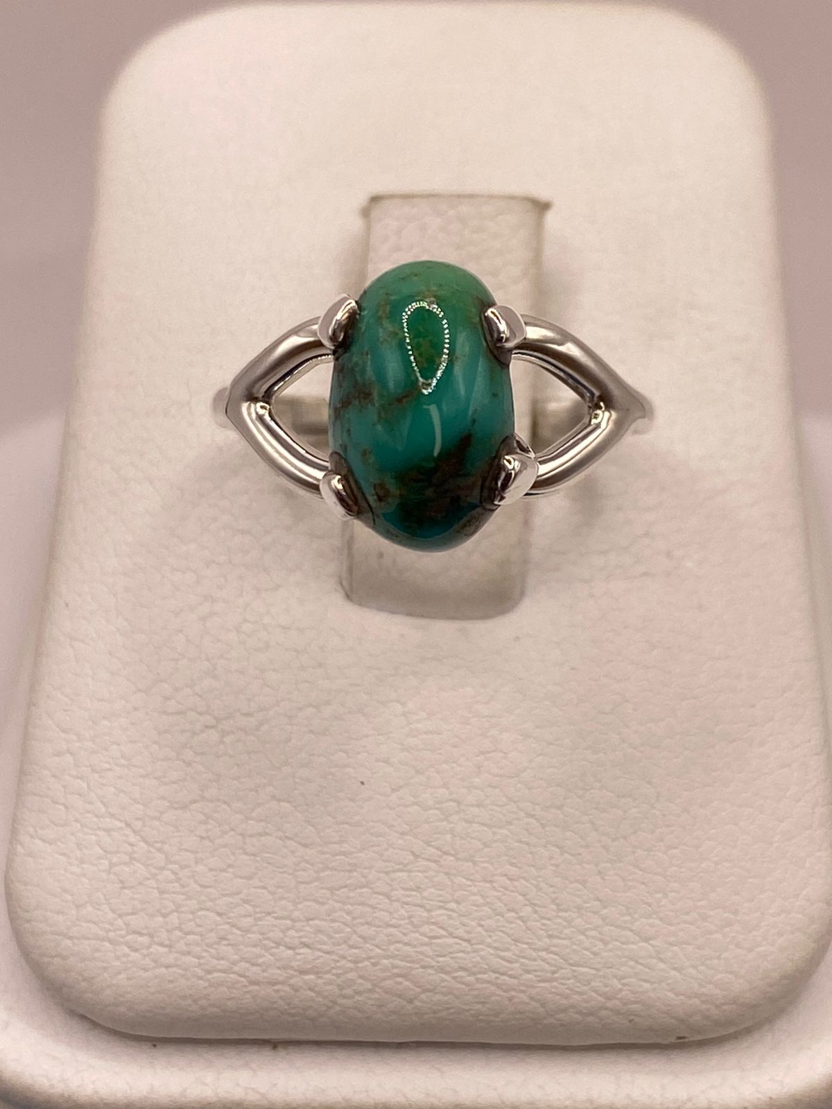 Anillo Artesanal de Plata Ley 925 con Turquesa Natural