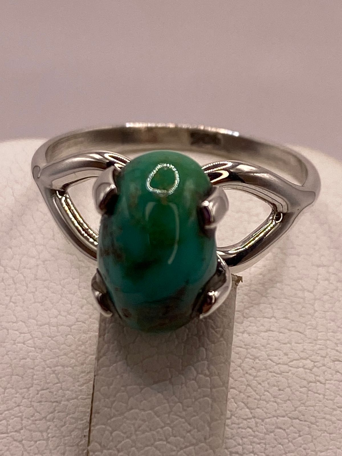 Anillo Artesanal de Plata Ley 925 con Turquesa Natural
