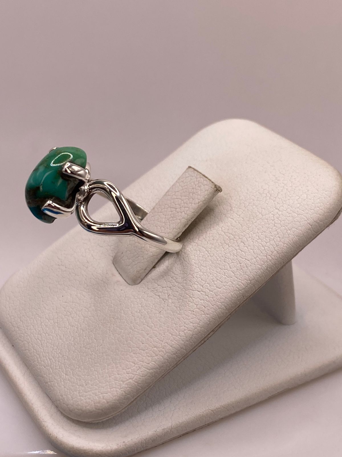 Anillo Artesanal de Plata Ley 925 con Turquesa Natural