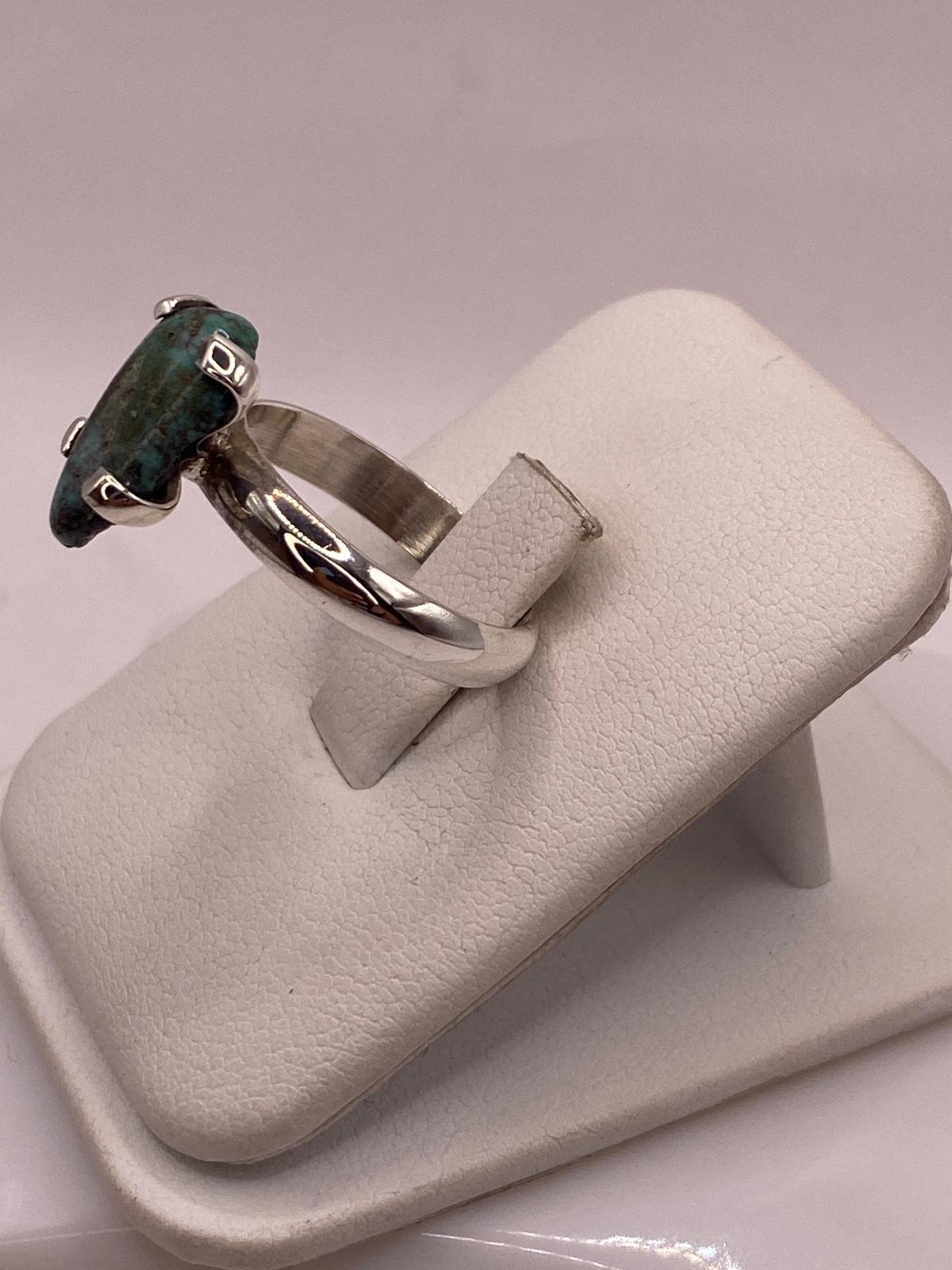 Anillo Artesanal de Plata Ley 925 con Turquesa Natural