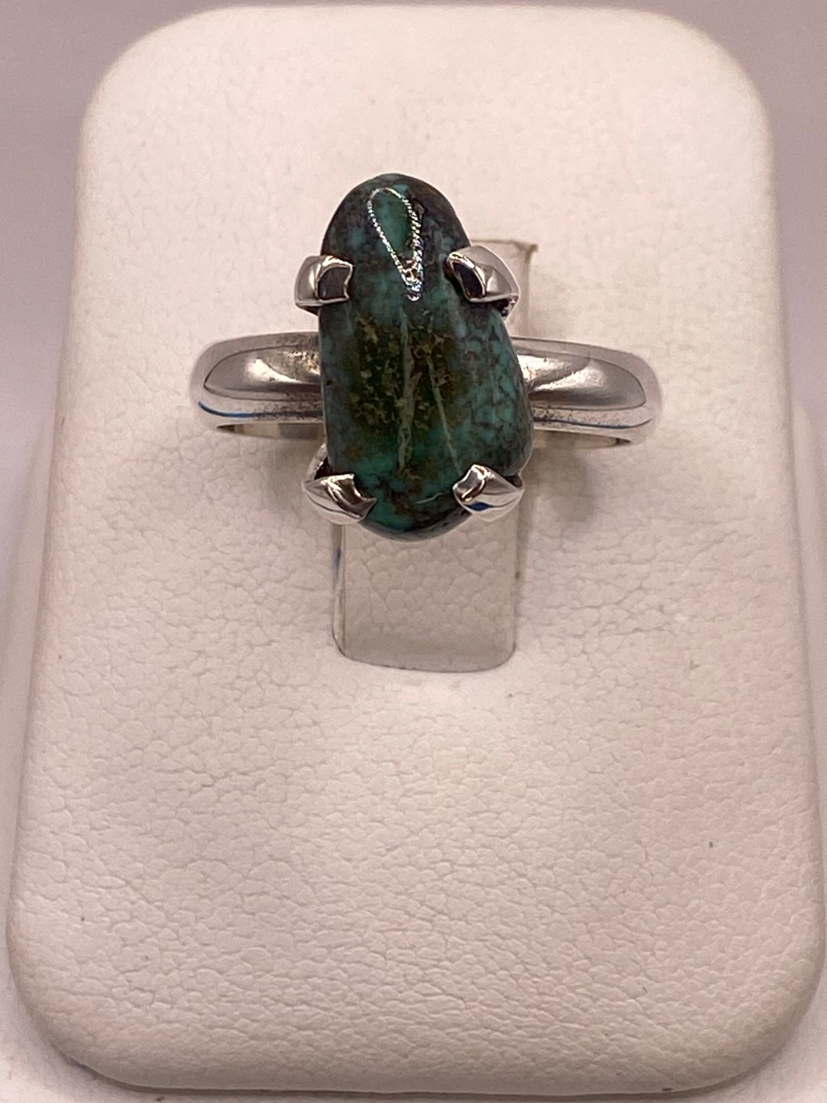 Anillo Artesanal de Plata Ley 925 con Turquesa Natural