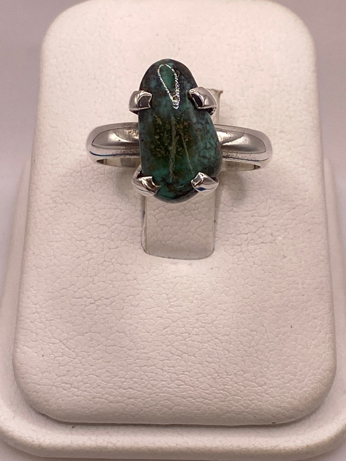 Anillo Artesanal de Plata Ley 925 con Turquesa Natural