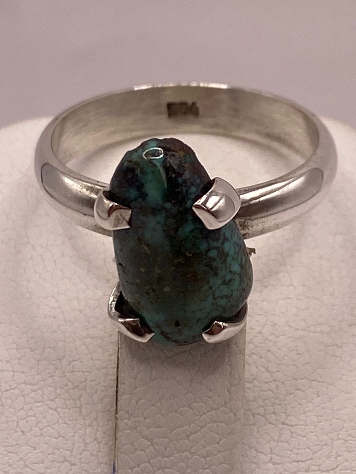 Anillo Artesanal de Plata Ley 925 con Turquesa Natural