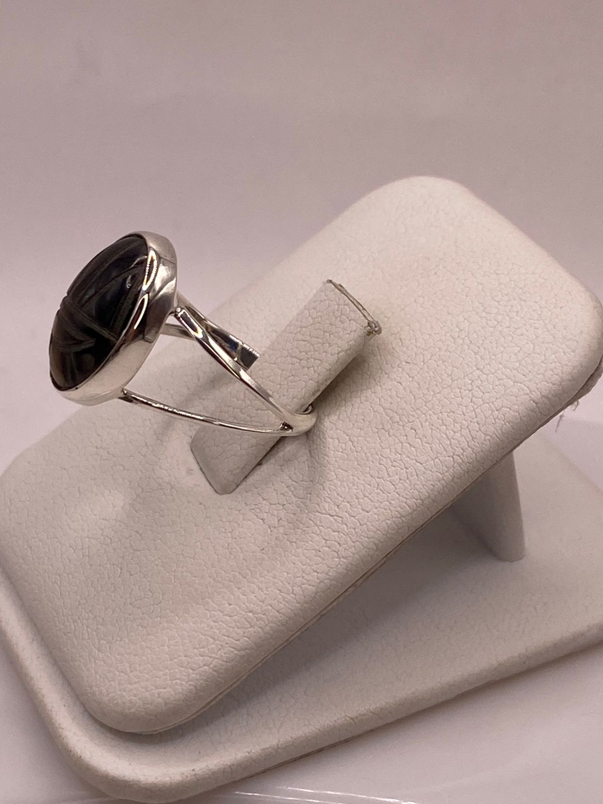 Anillo Artesanal de Plata Ley 950 con Ojo de Tigre Tallado