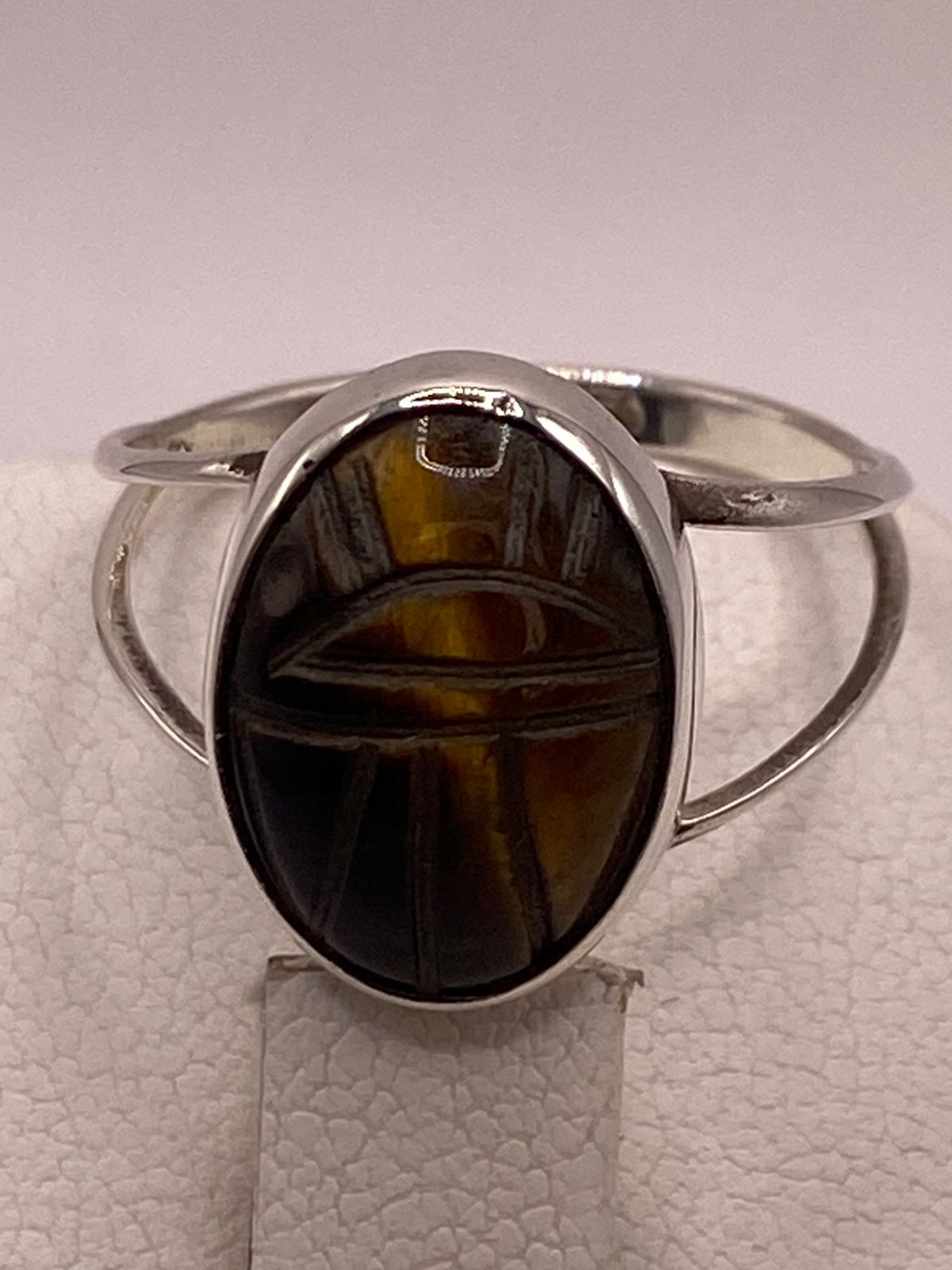 Anillo Artesanal de Plata Ley 950 con Ojo de Tigre Tallado