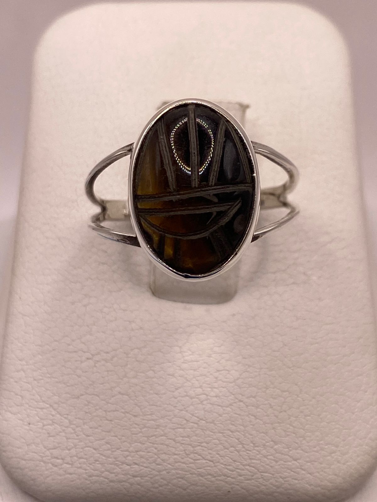 Anillo Artesanal de Plata Ley 950 con Ojo de Tigre Tallado