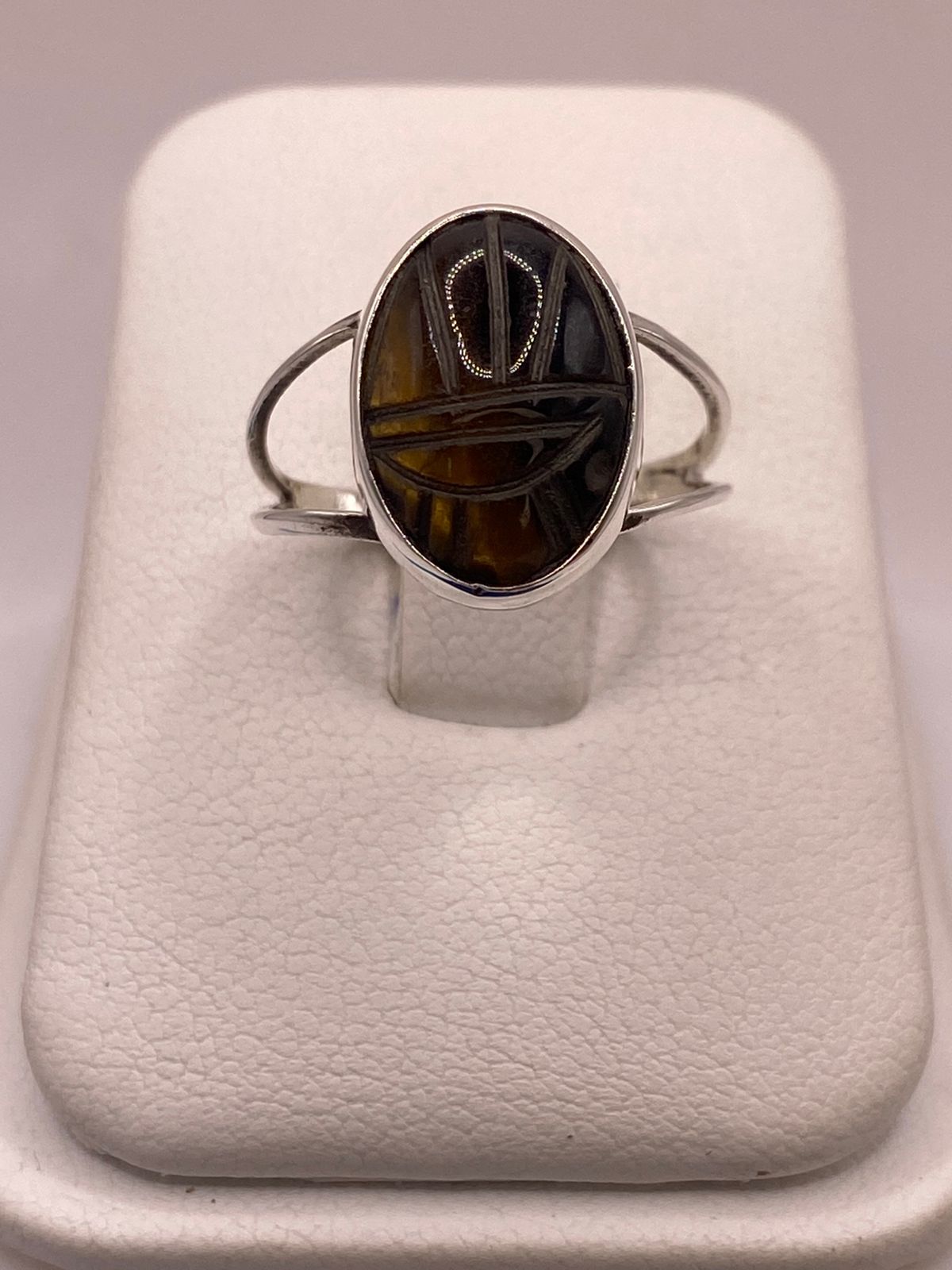 Anillo Artesanal de Plata Ley 950 con Ojo de Tigre Tallado