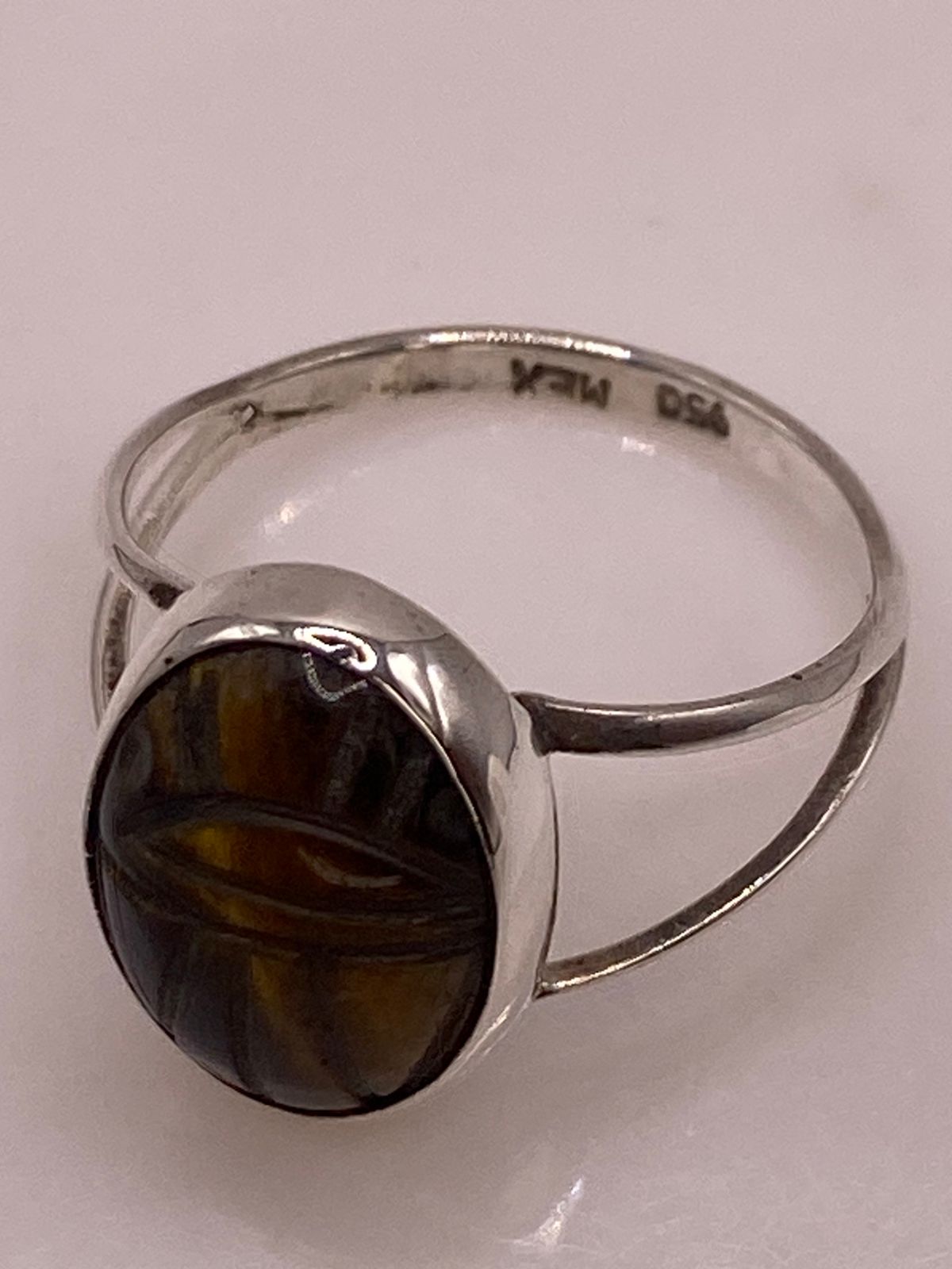 Anillo Artesanal de Plata Ley 950 con Ojo de Tigre Tallado