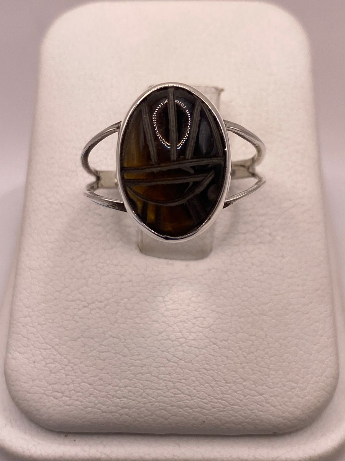 Anillo Artesanal de Plata Ley 950 con Ojo de Tigre Tallado