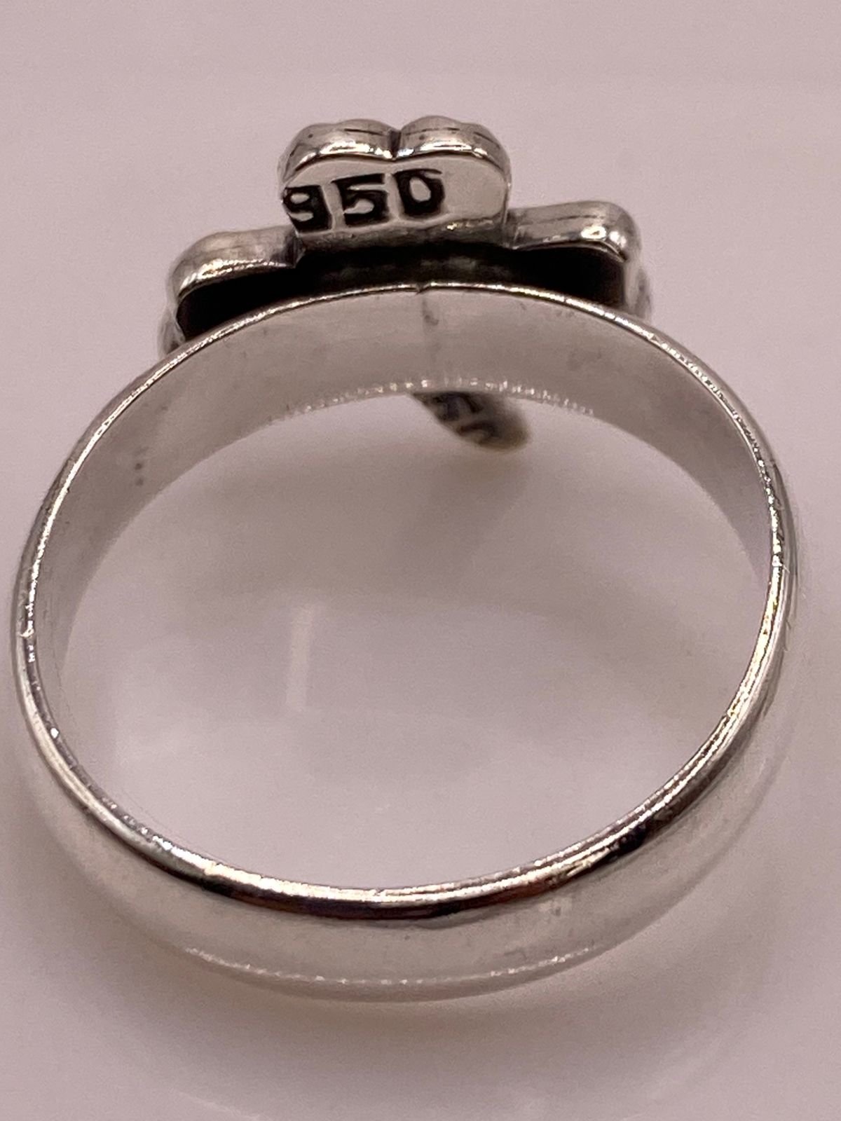 Anillo Artesanal de Plata Ley 950 con Ópalo de Fuego Tornasol