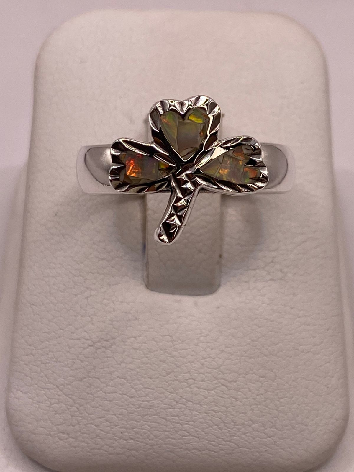 Anillo Artesanal de Plata Ley 950 con Ópalo de Fuego Tornasol
