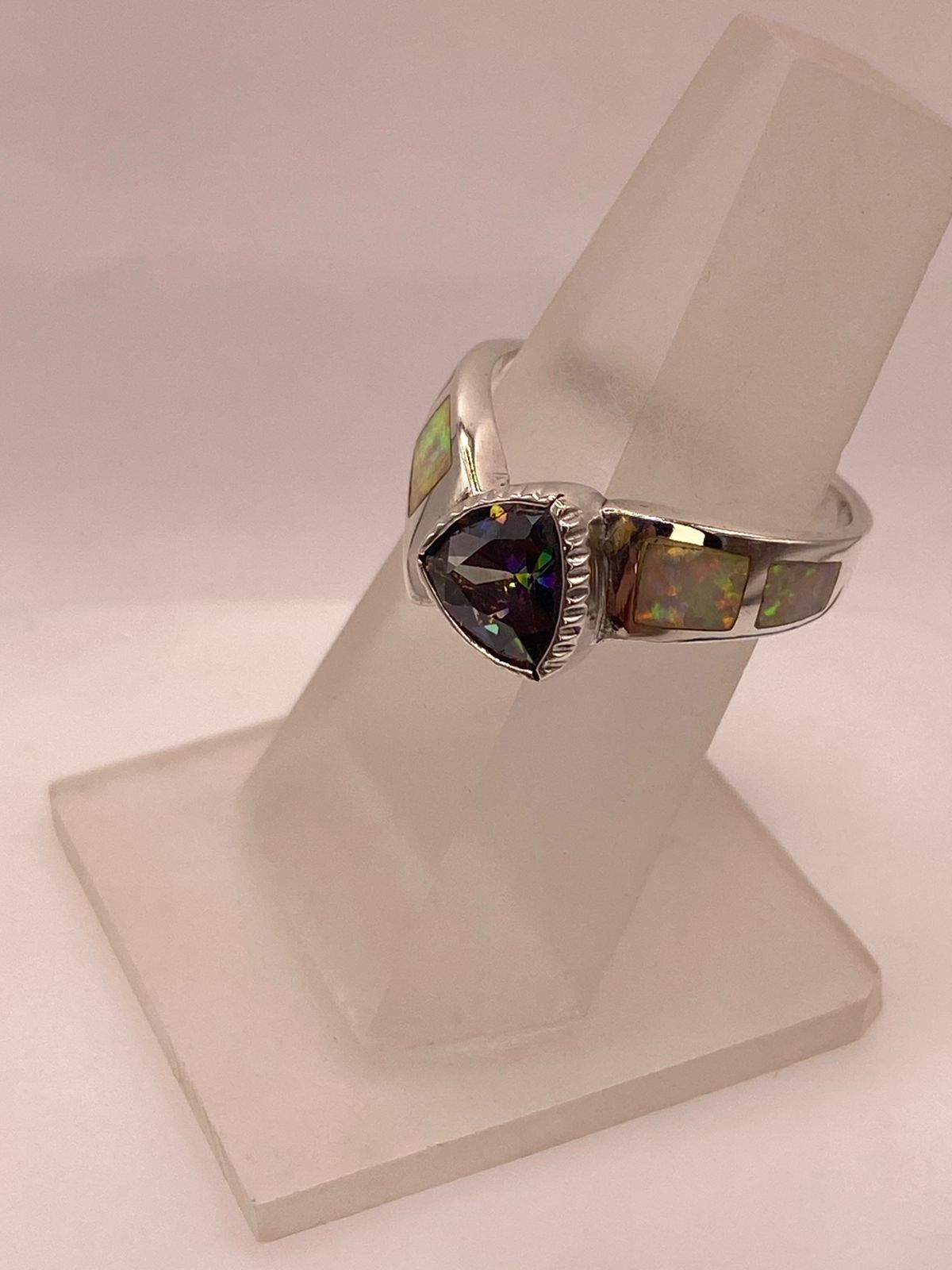 Anillo Artesanal de Plata Ley 950 con Ópalo de Fuego y Zirconia