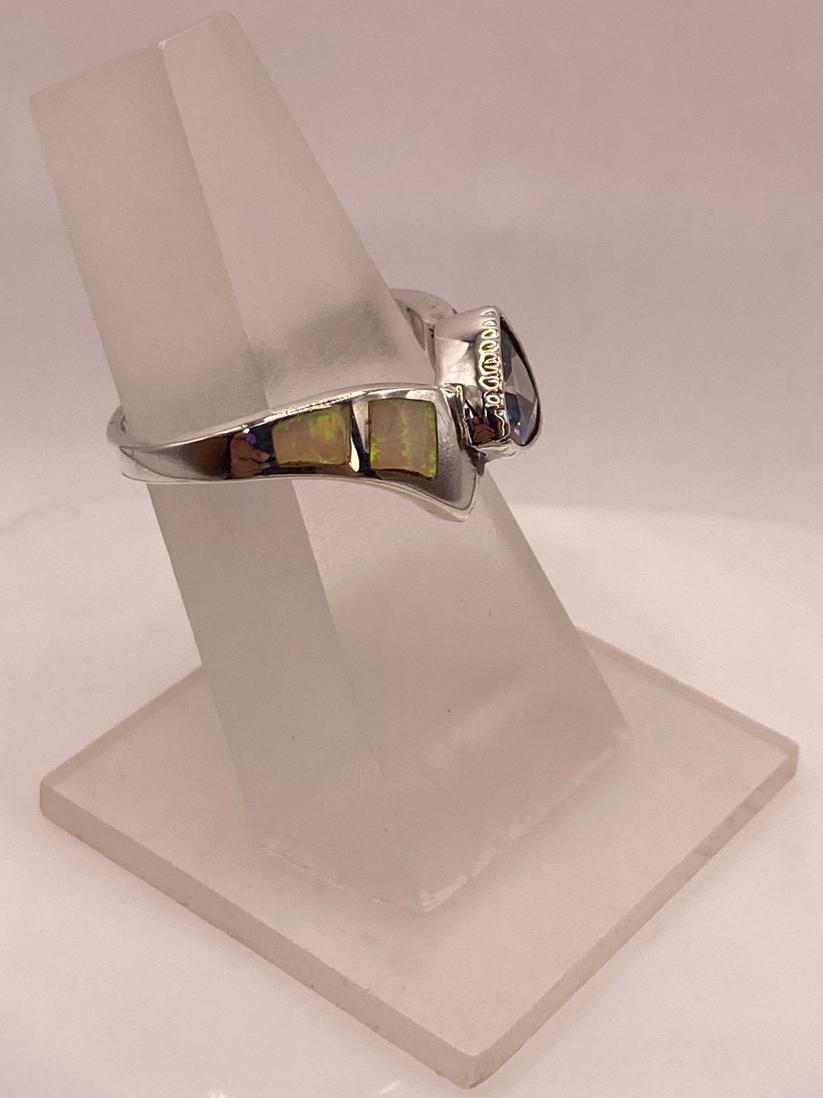 Anillo Artesanal de Plata Ley 950 con Ópalo de Fuego y Zirconia