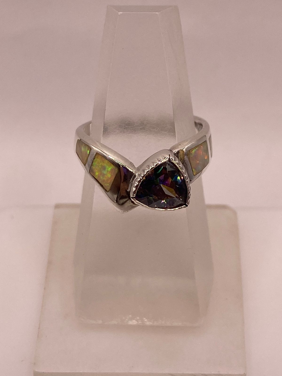 Anillo Artesanal de Plata Ley 950 con Ópalo de Fuego y Zirconia