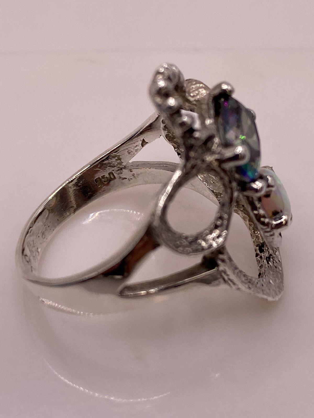 Anillo Artesanal de Plata Ley 950 con Ópalo de Fuego y Zirconia Tornasol