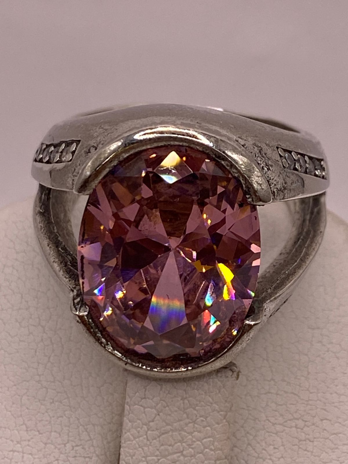 Anillo Artesanal de Plata con Piedra Facetada