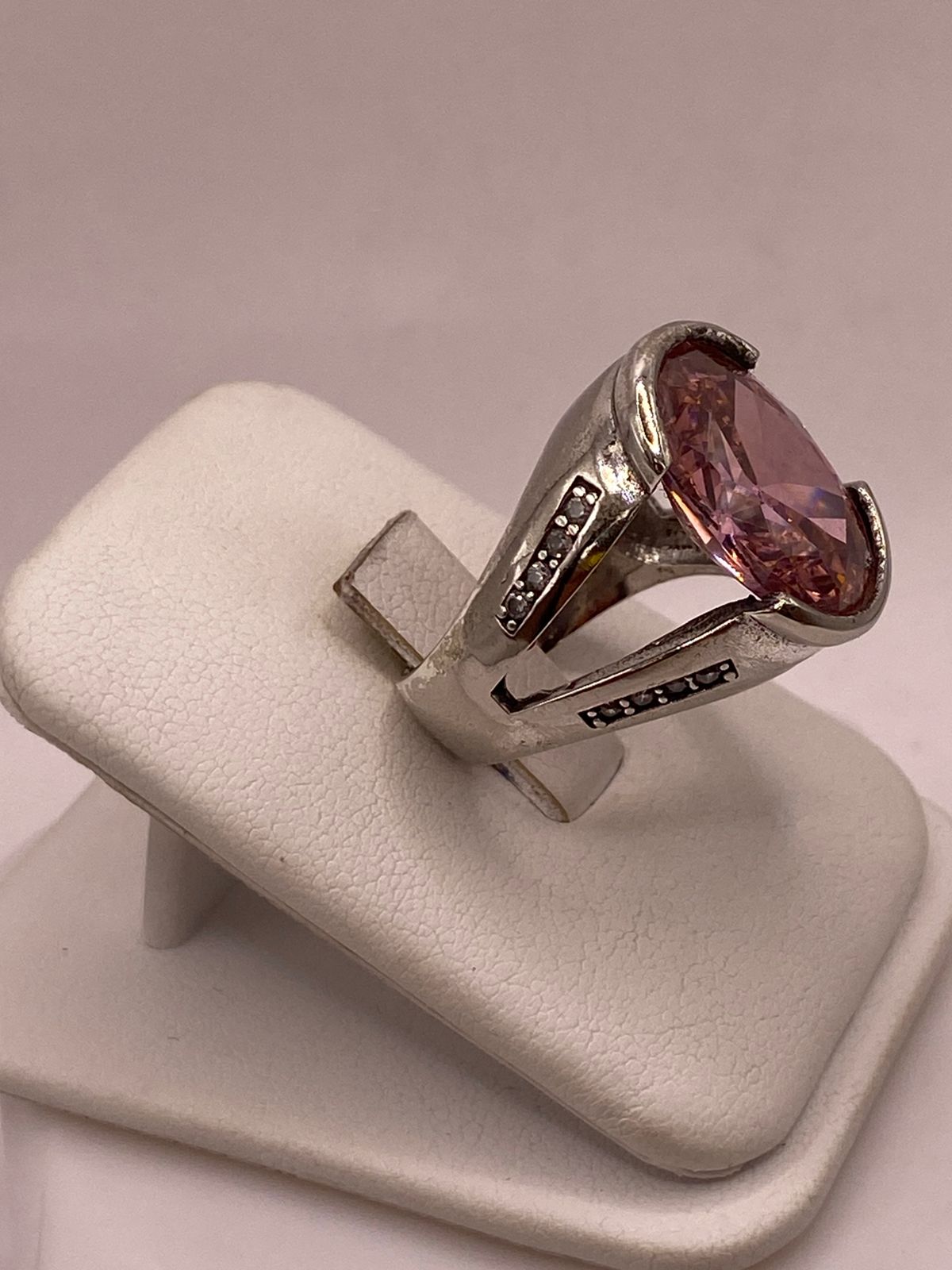 Anillo Artesanal de Plata con Piedra Facetada
