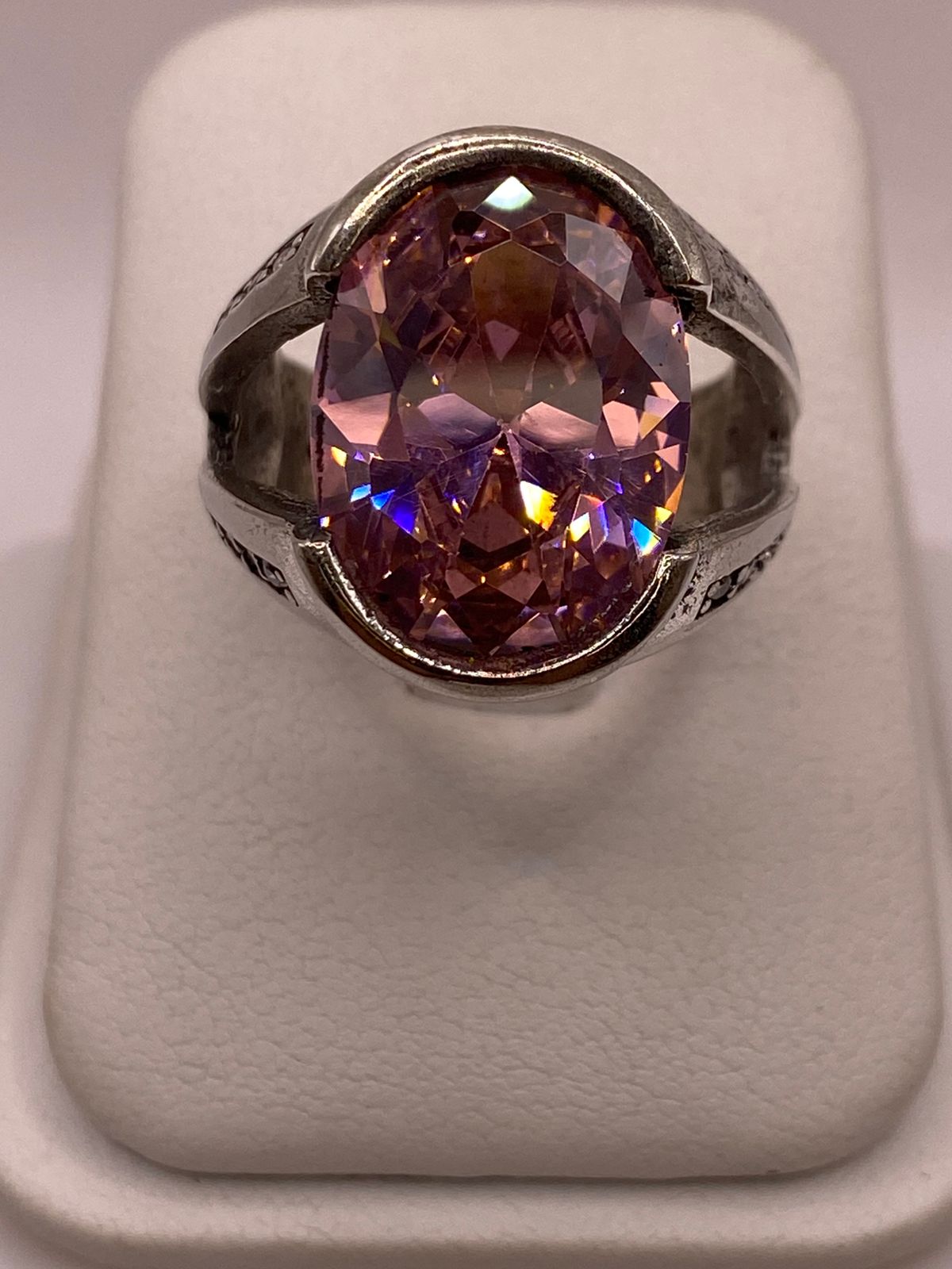 Anillo Artesanal de Plata con Piedra Facetada