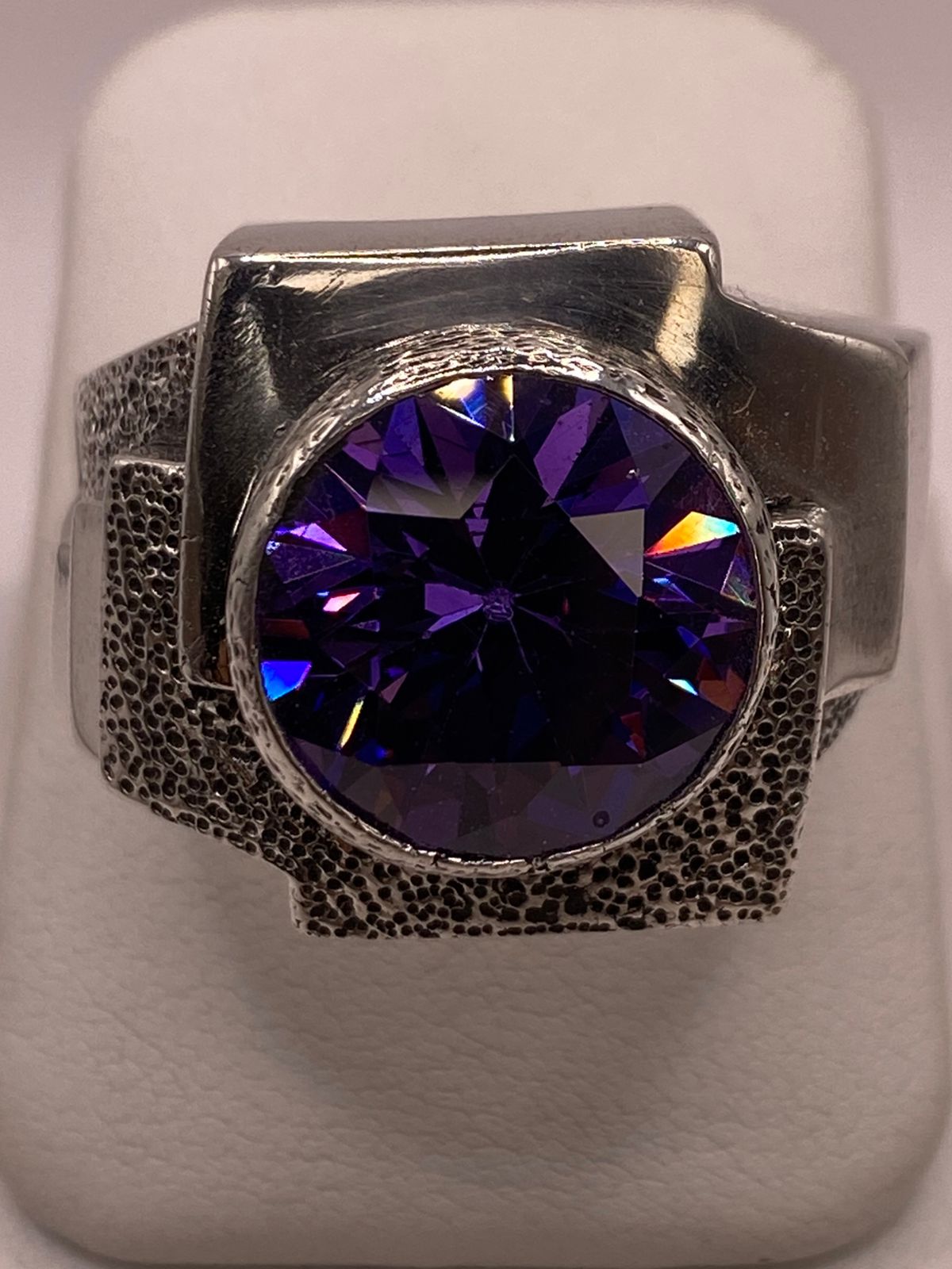 Anillo Artesanal de Plata con Piedra Tornasol Facetada