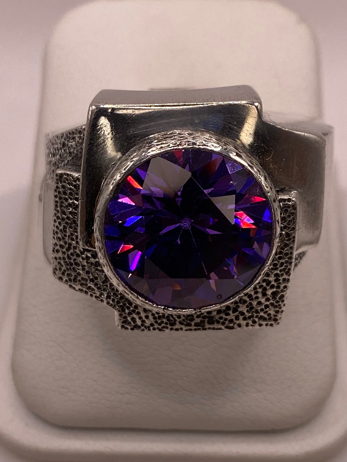 Anillo Artesanal de Plata con Piedra Tornasol Facetada