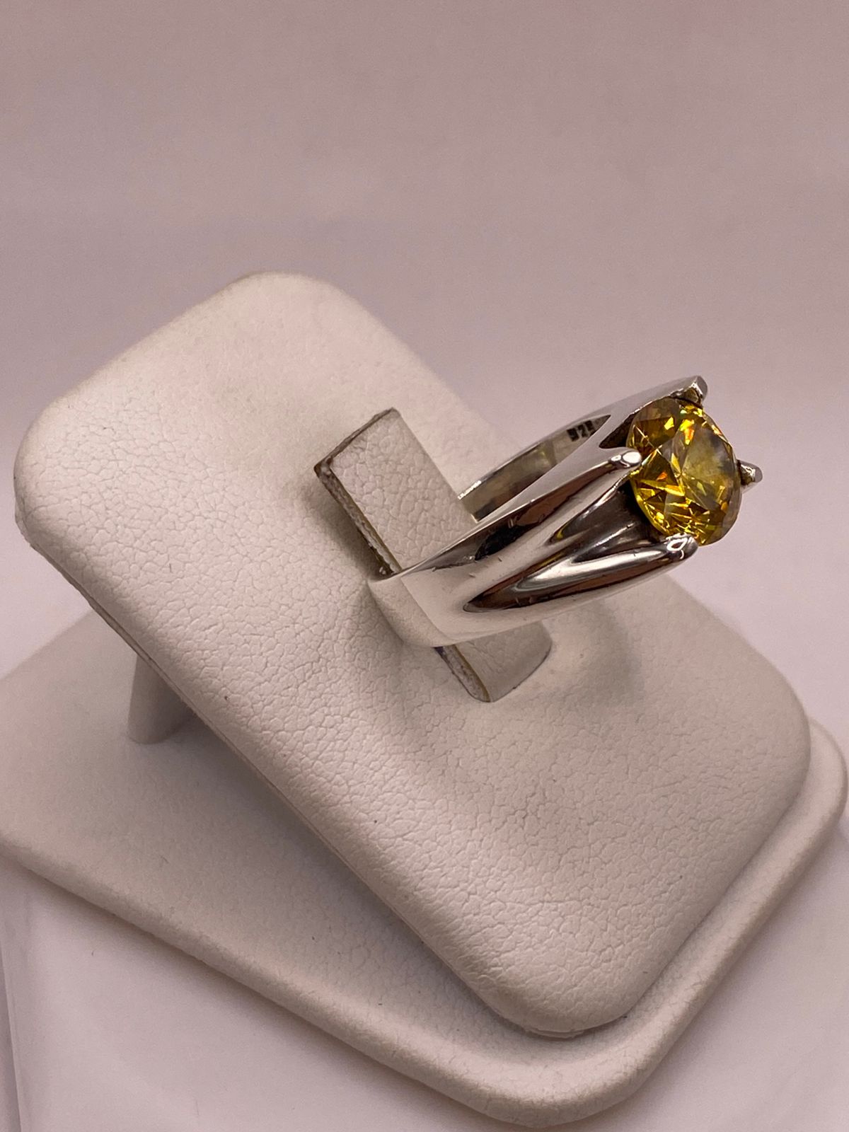 Anillo Artesanal con Zirconia Amarilla en Plata Ley .925