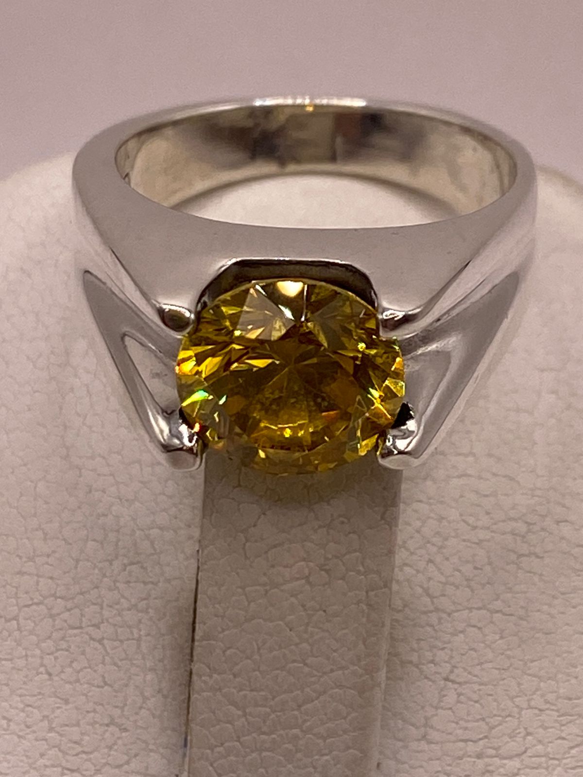 Anillo Artesanal con Zirconia Amarilla en Plata Ley .925
