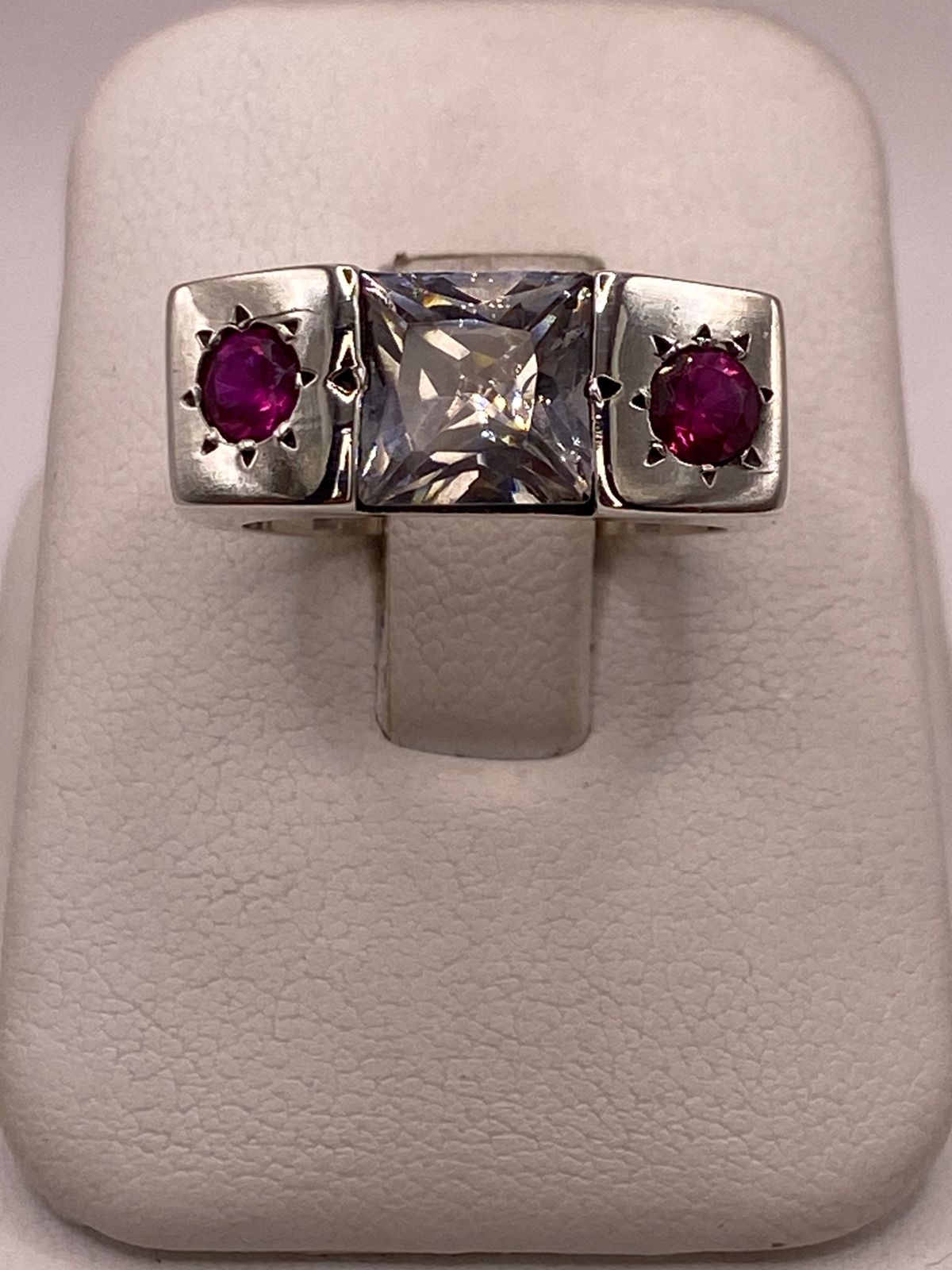 Anillo Artesanal con Zirconia Blanca y Fucsia en Plata Ley .925