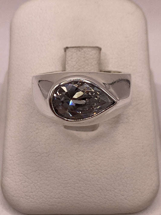 Anillo Artesanal con Zirconia Blanca en Plata Ley .925, vista frontal