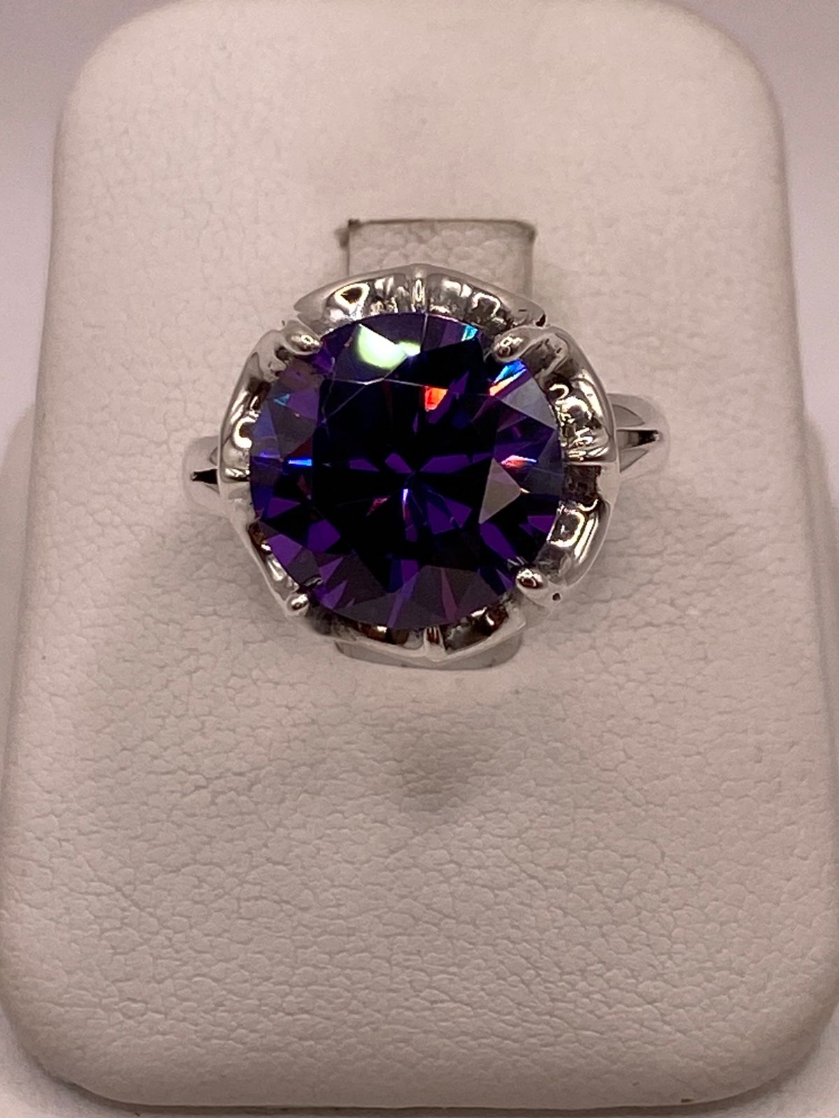 Anillo Artesanal con Zirconia Morada en Plata Ley .925