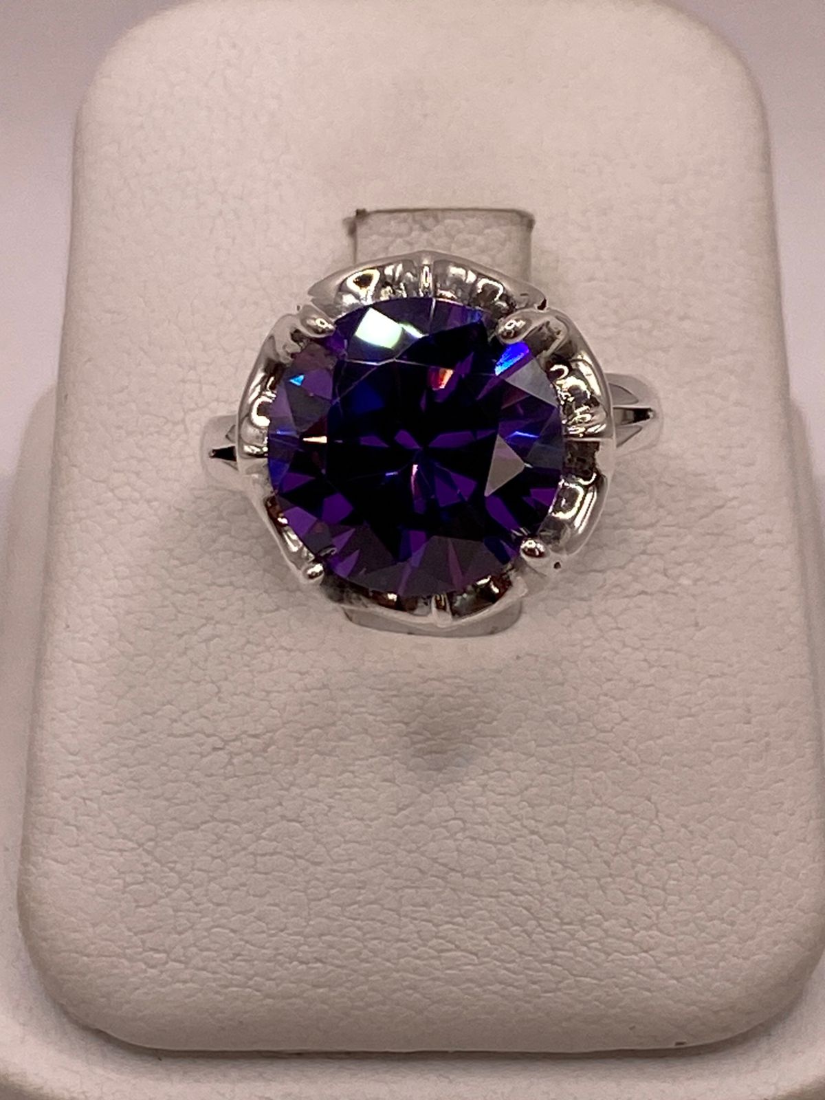 Anillo Artesanal con Zirconia Morada en Plata Ley .925