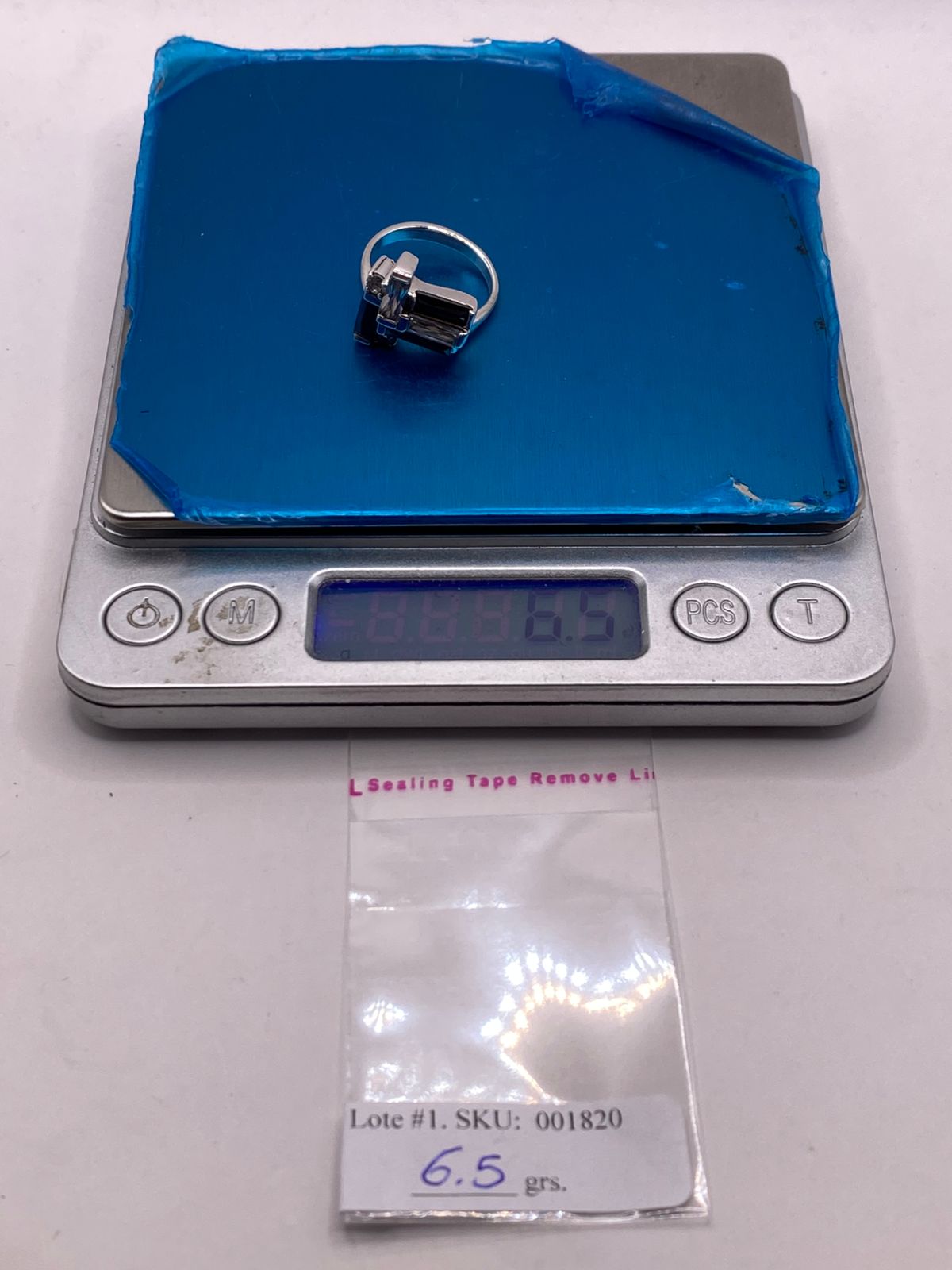 ANILLO ARTESANAL CON  ZIRCONIA NEGRA Y BLANCA EN PLATA LEY .925