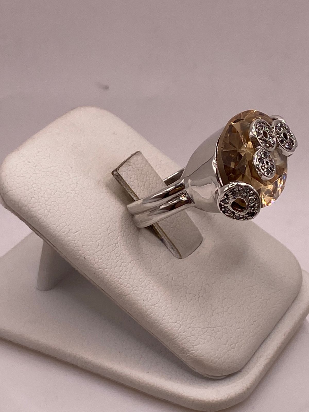 Anillo Artesanal con Zirconia en Plata Ley .925