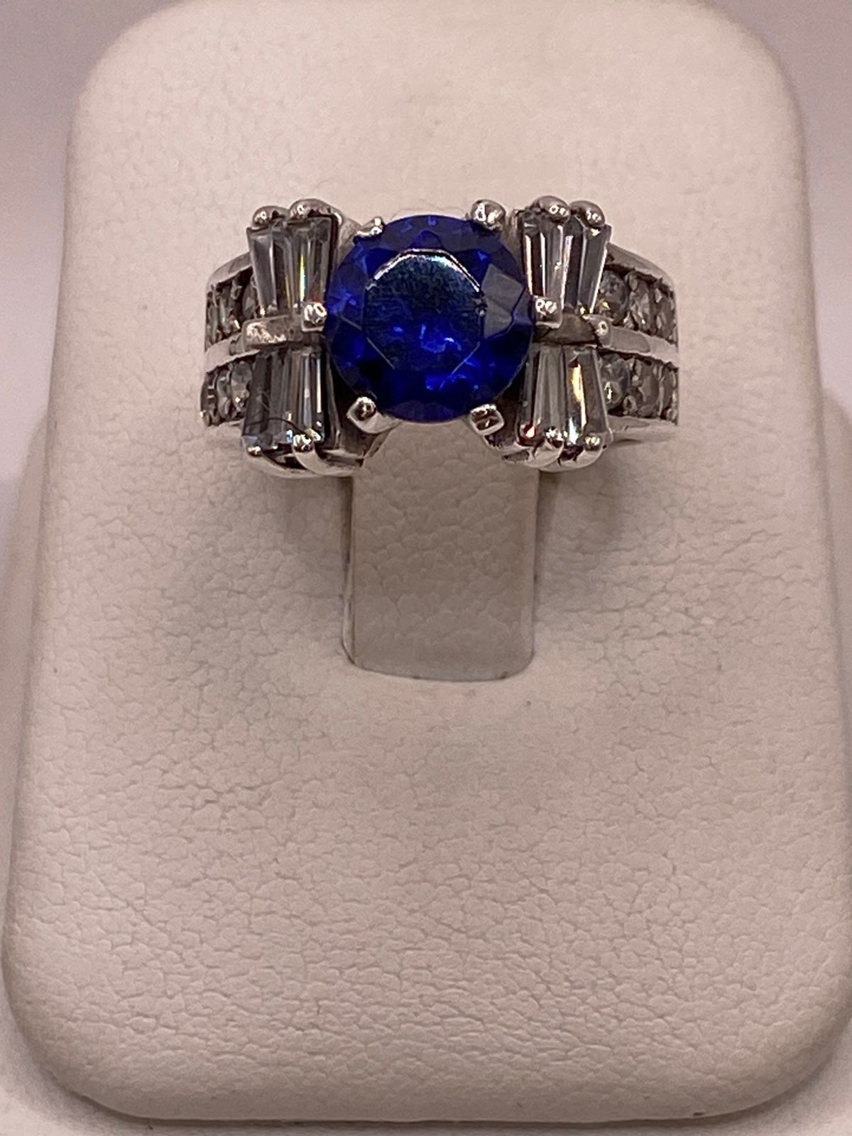 Anillo Artesanal con Zirconia en Plata Ley .925