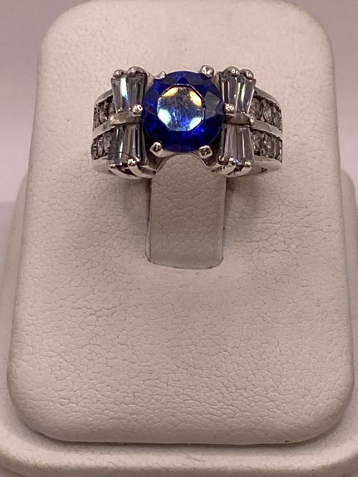 Anillo Artesanal con Zirconia en Plata Ley .925