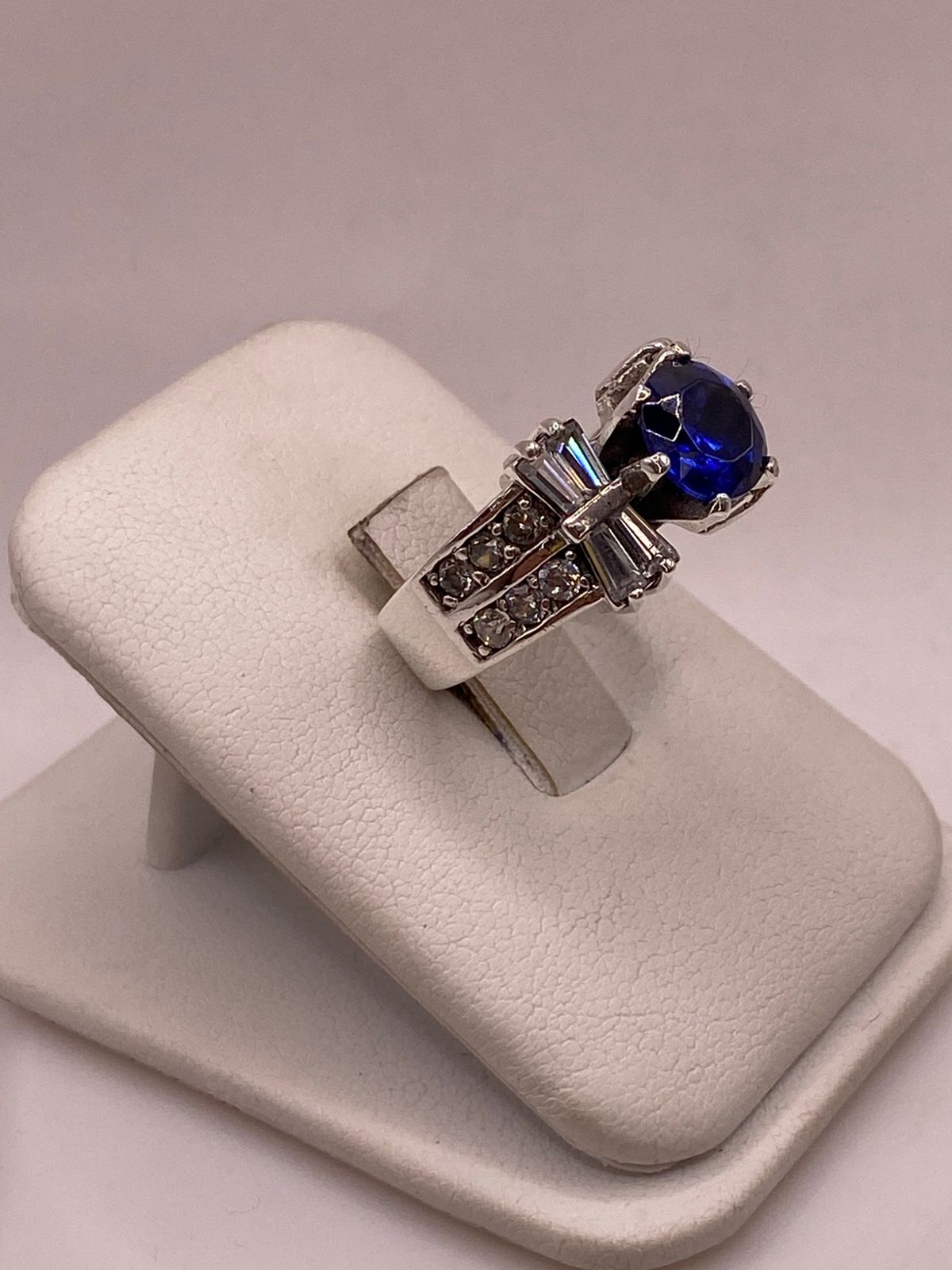 Anillo Artesanal con Zirconia en Plata Ley .925