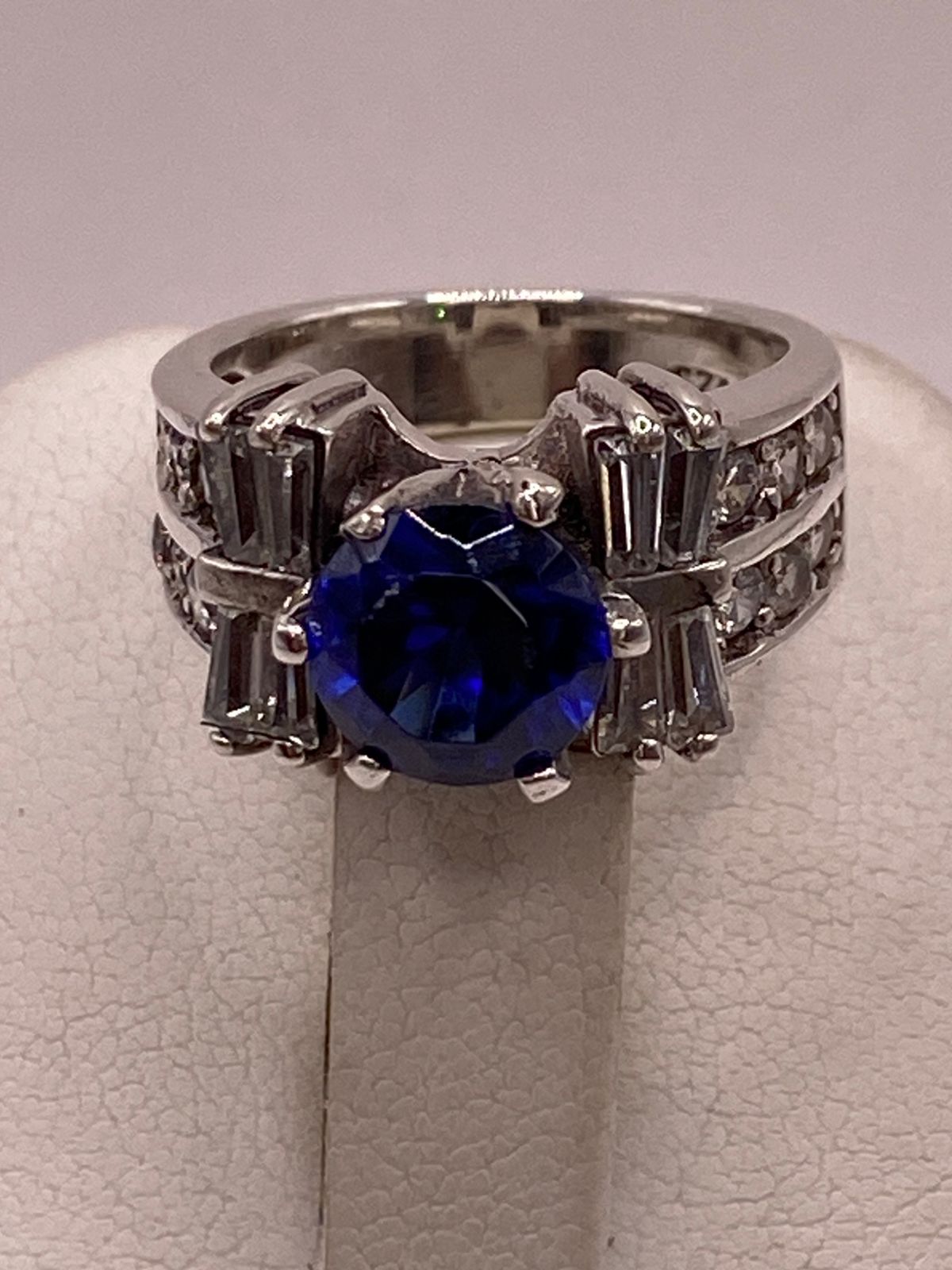 Anillo Artesanal con Zirconia en Plata Ley .925