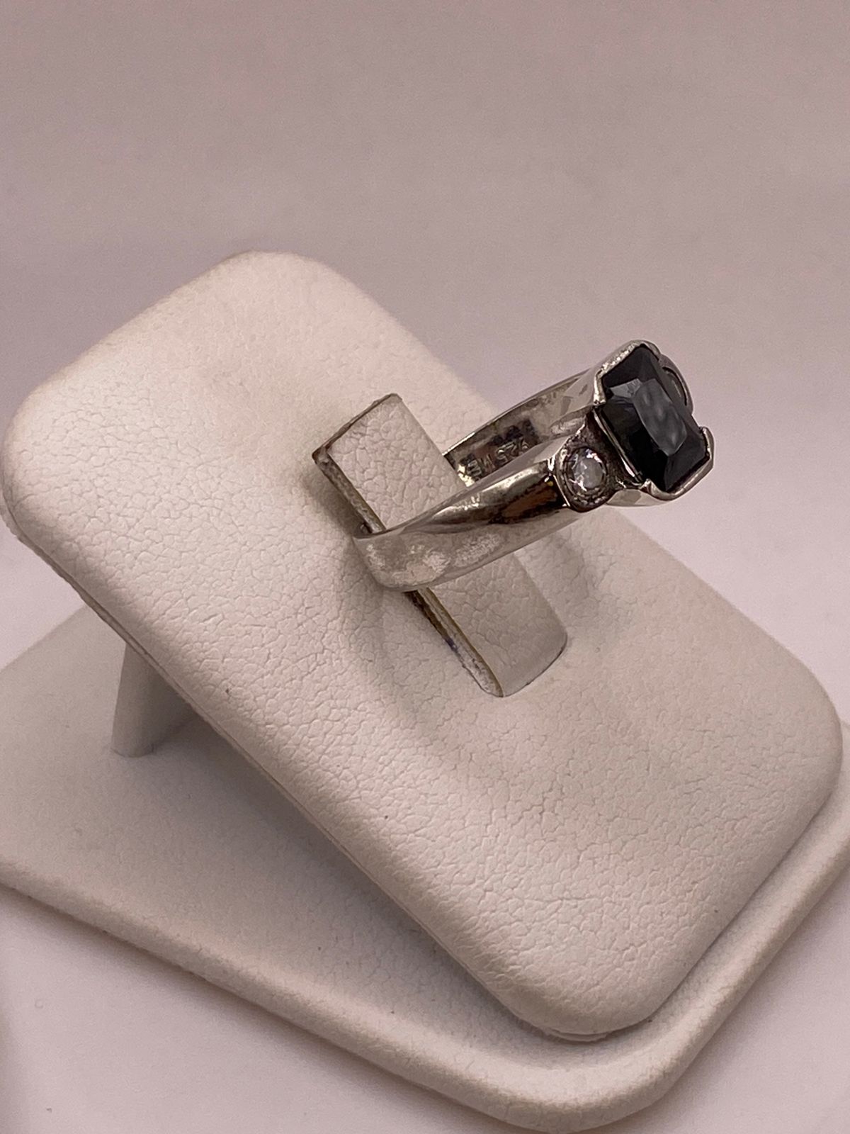Anillo Artesanal con Zirconia en Plata Ley .925