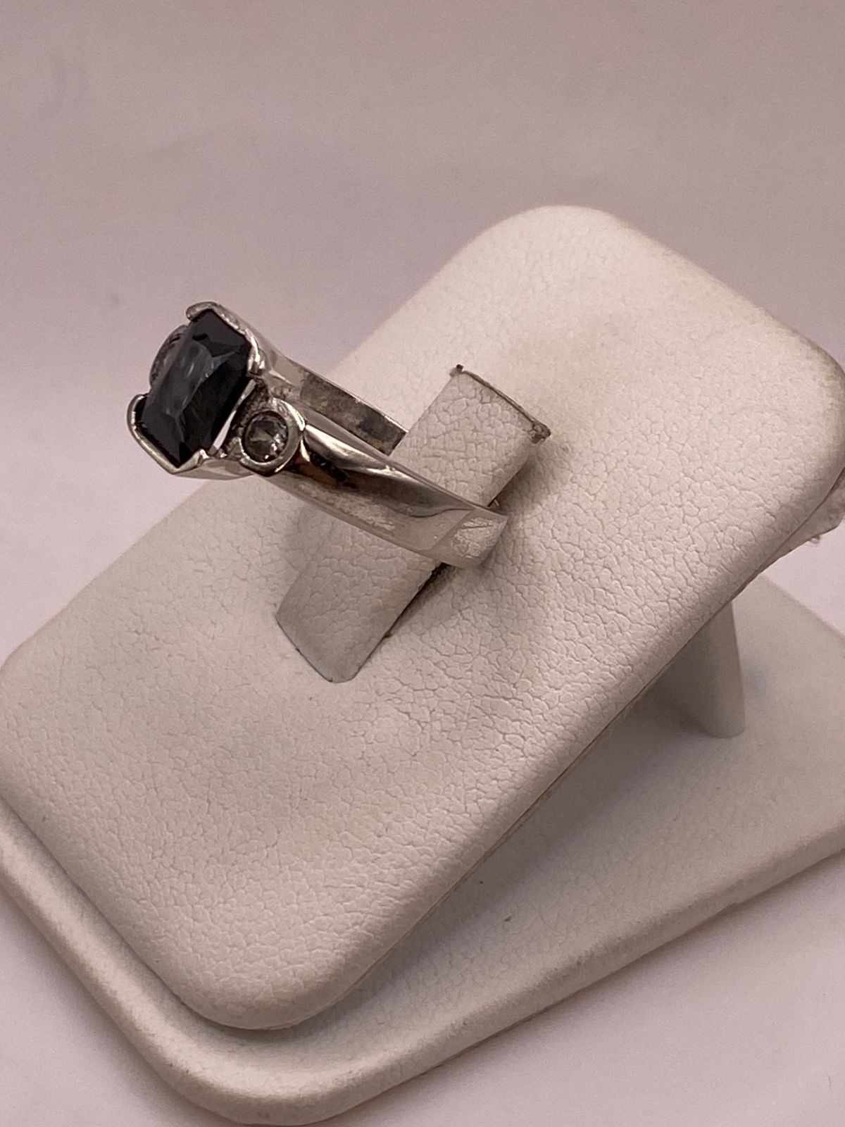 Anillo Artesanal con Zirconia en Plata Ley .925