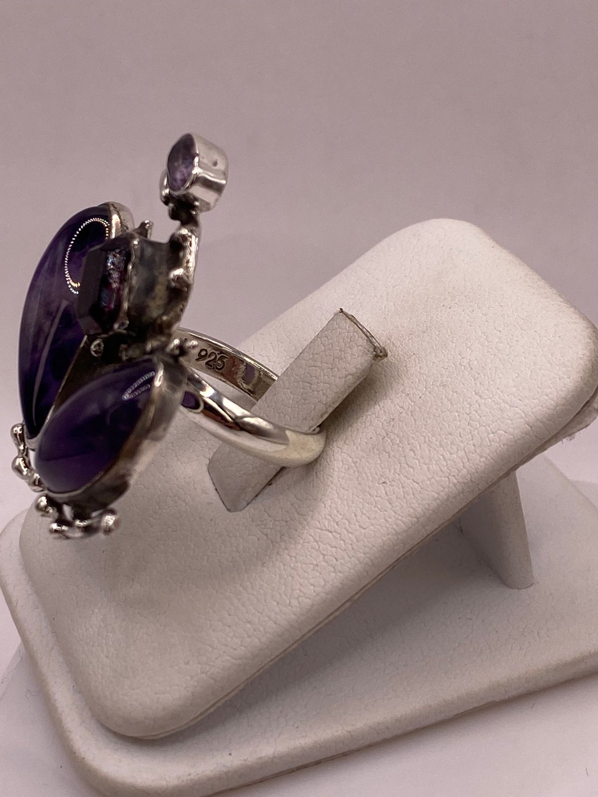 Anillo Artístico de Plata Ley 925 con Amatistas y Zirconias Moradas