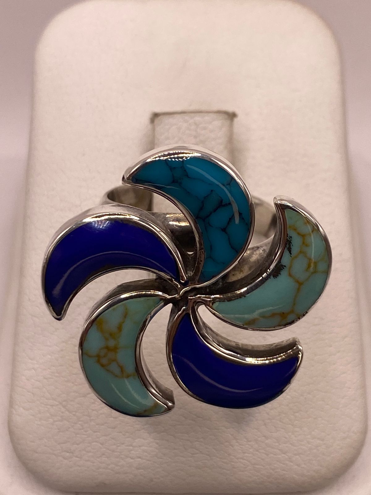 Anillo Artístico de Plata Ley 925 con Incrustaciones Multicolor