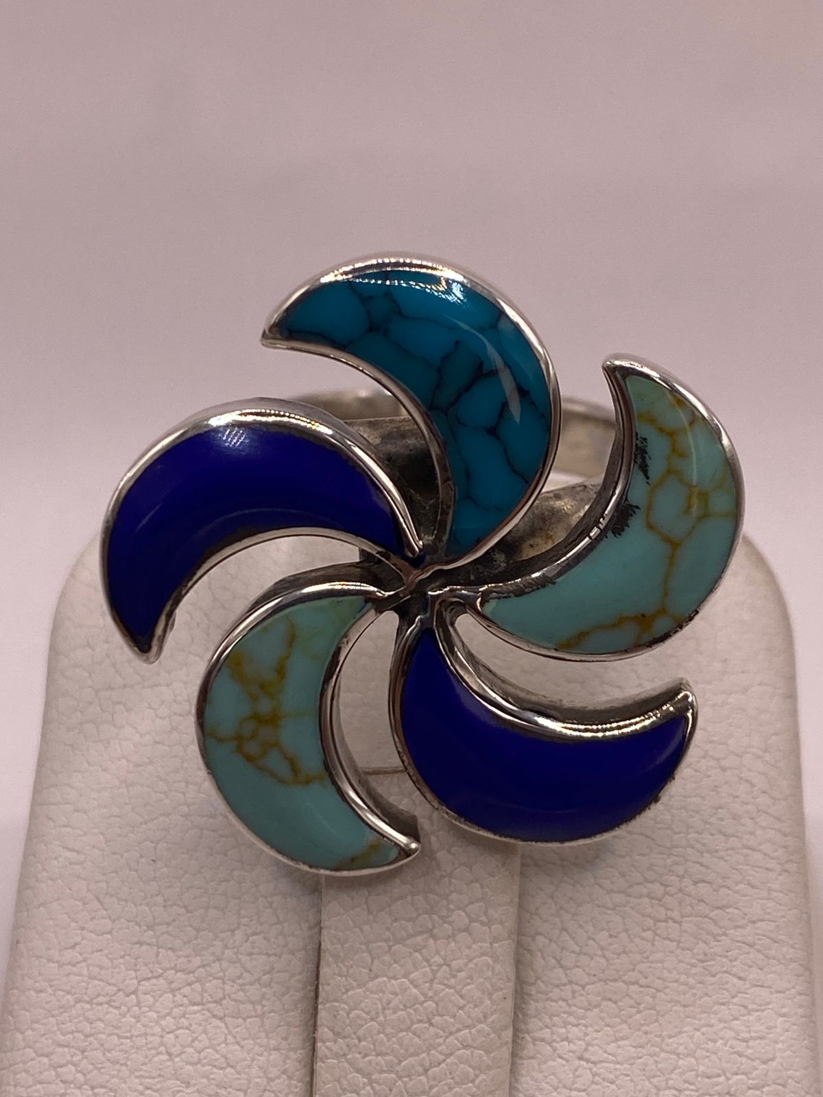 Anillo Artístico de Plata Ley 925 con Incrustaciones Multicolor