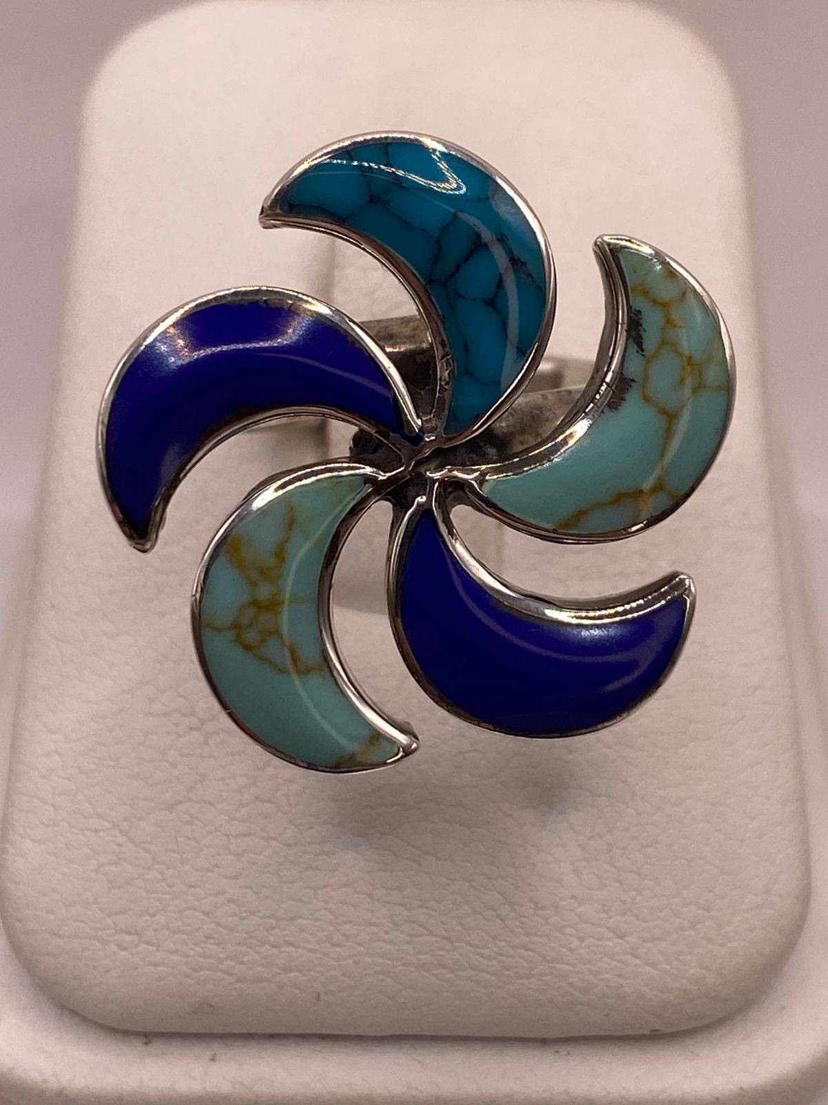 Anillo Artístico de Plata Ley 925 con Incrustaciones Multicolor