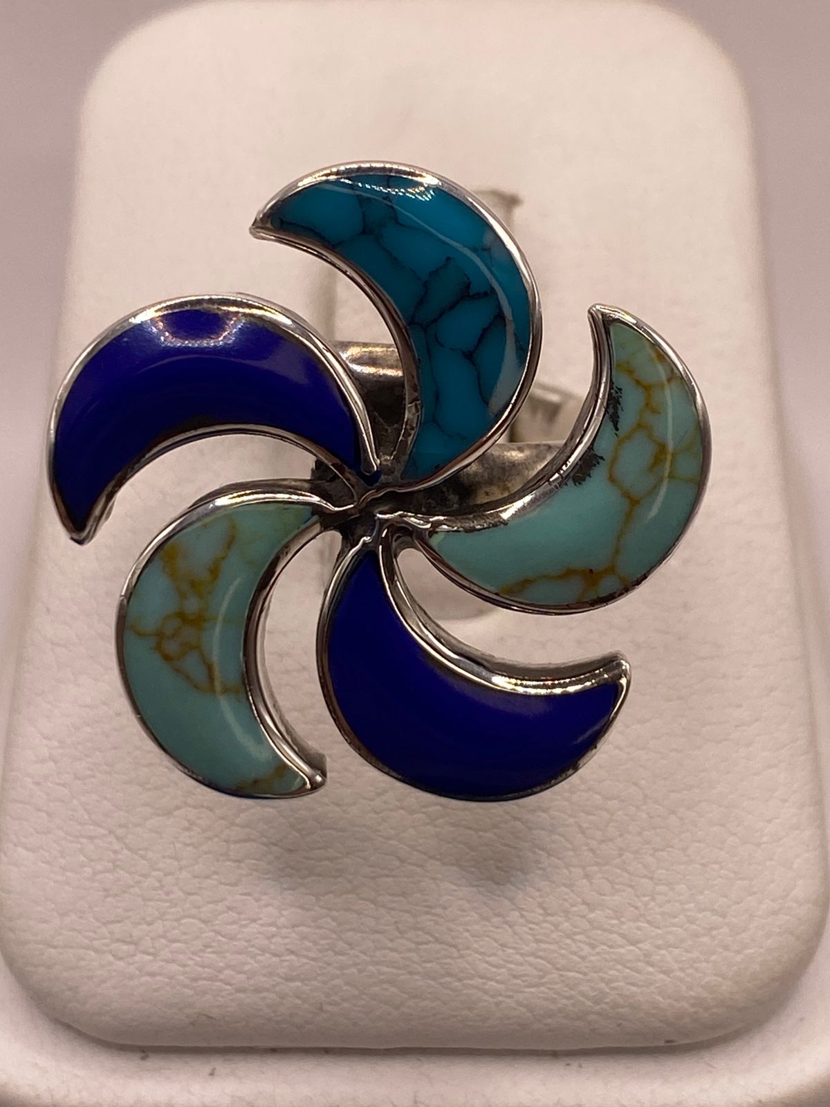 Anillo Artístico de Plata Ley 925 con Incrustaciones Multicolor