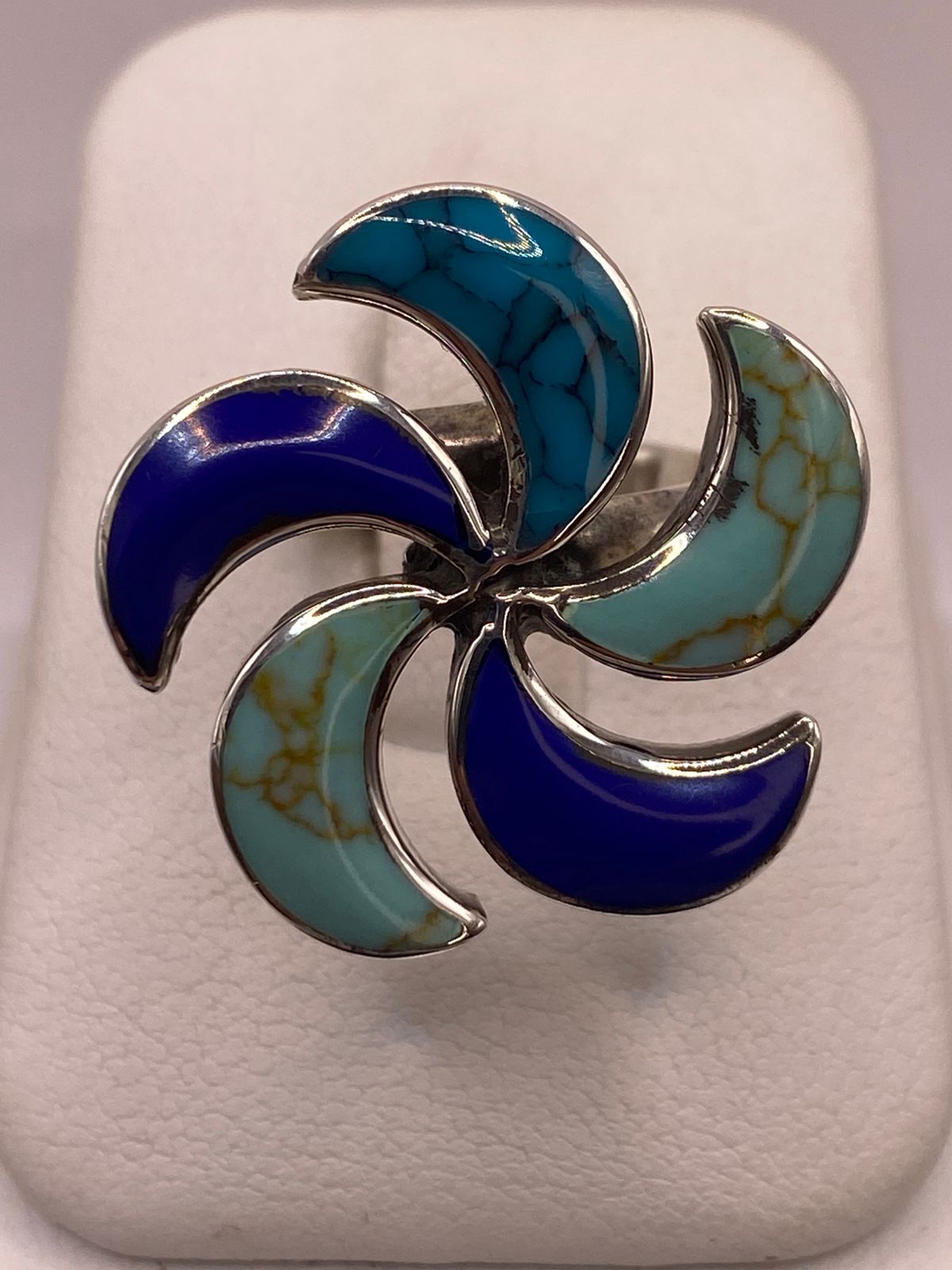 Anillo Artístico de Plata Ley 925 con Incrustaciones Multicolor