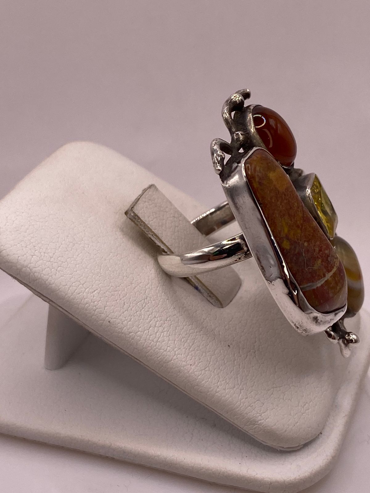 Anillo Artístico de Plata Ley 925 con Jaspe, Cornalina, Ágata Miel y Zirconia Champagne